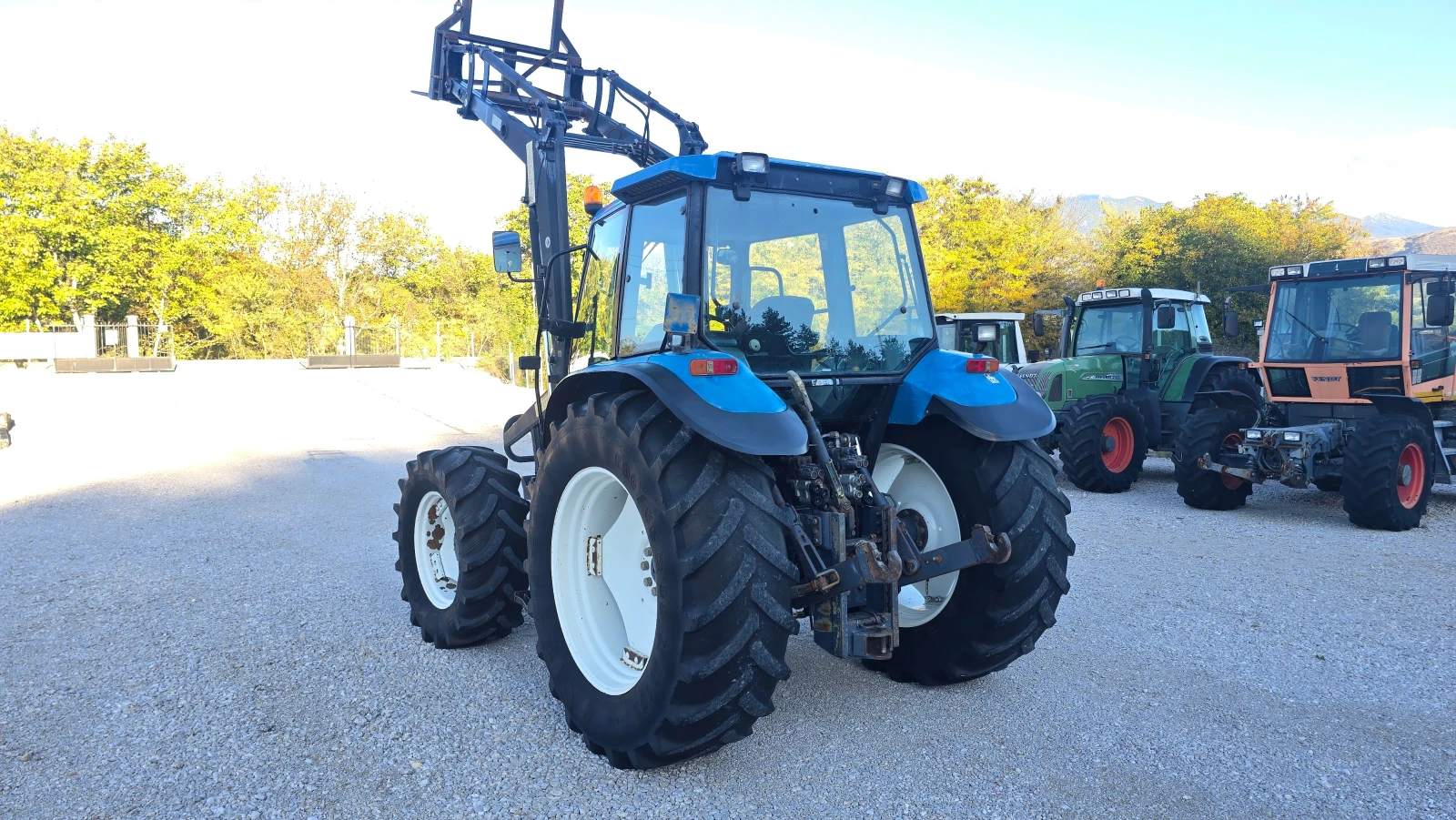 Трактор New Holland TS110-Челен товарач - изображение 9 | Auto.bg Трактор New Holland TS110-Челен товарач - изображение 9