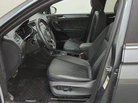 VW Tiguan * R LINE BLACK EDITION * CARFAX * - 44300 лв. / 22650.23 € - 53803387 10 | Car24.bg VW Tiguan * R LINE BLACK EDITION * CARFAX * - 44300 лв. / 22650.23 € - 53803387 10