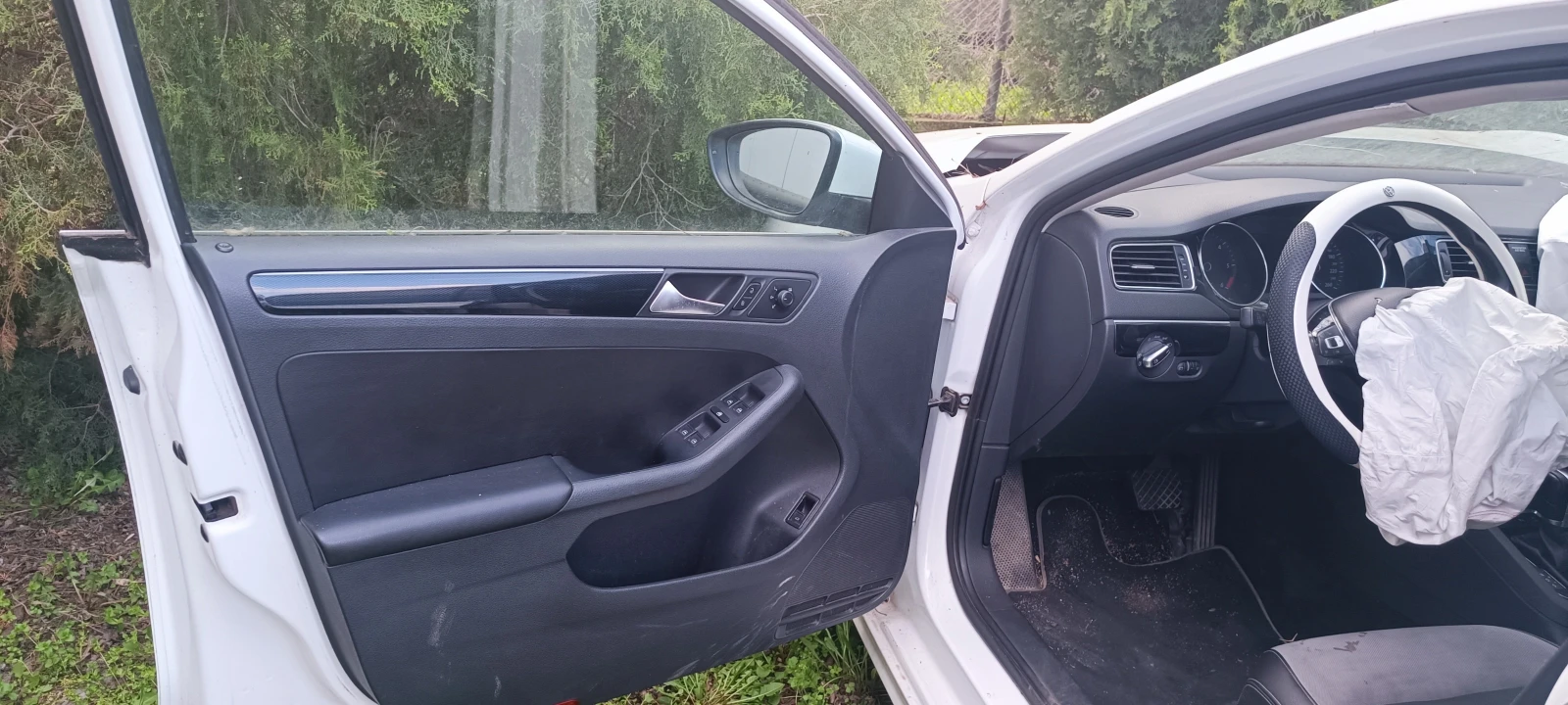 VW Jetta 2.0 TDI Bluemotion - изображение 8 | Auto.bg VW Jetta 2.0 TDI Bluemotion - изображение 8