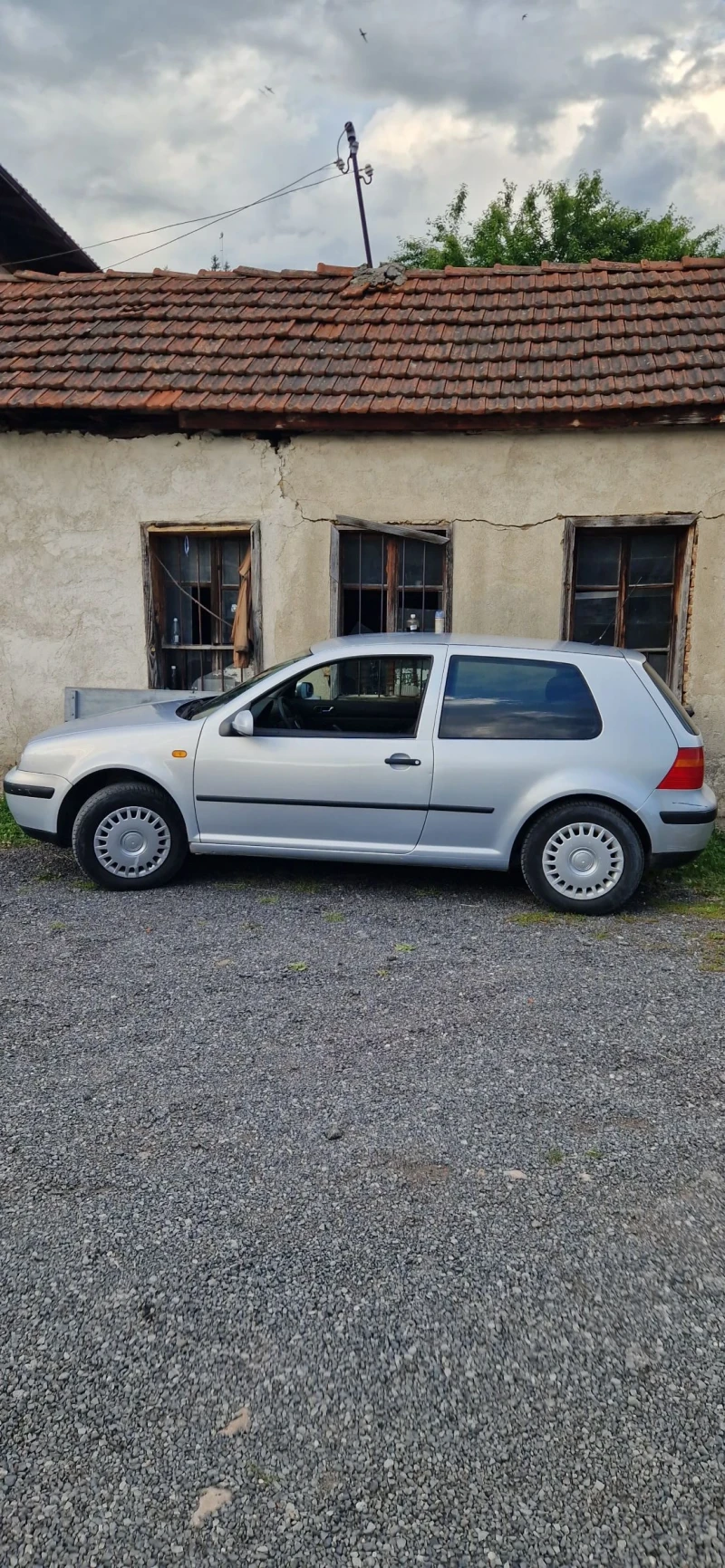 VW Golf Летни + 4 бр.зимни гуми - 1050 € / 2053.62 лв. - 66115270 1 | Car24.bg VW Golf Летни + 4 бр.зимни гуми - 1050 € / 2053.62 лв. - 66115270 1
