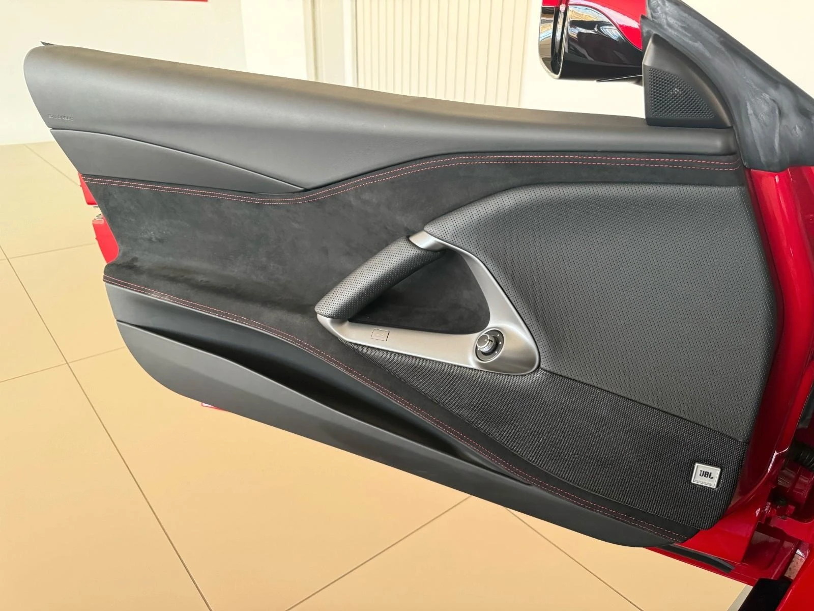 Ferrari 812 Superfast /LIFT/CARBON/CAMERA/CERAMIC/JBL/ - изображение 8 | Auto.bg Ferrari 812 Superfast /LIFT/CARBON/CAMERA/CERAMIC/JBL/ - изображение 8