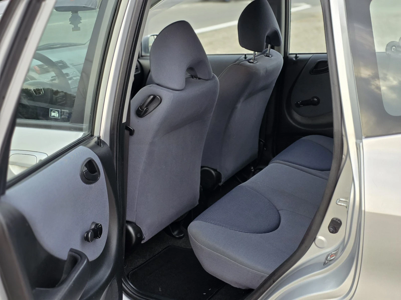Honda Jazz 1.3i  77 k.c.  - изображение 6 | Auto.bg Honda Jazz 1.3i  77 k.c.  - изображение 6