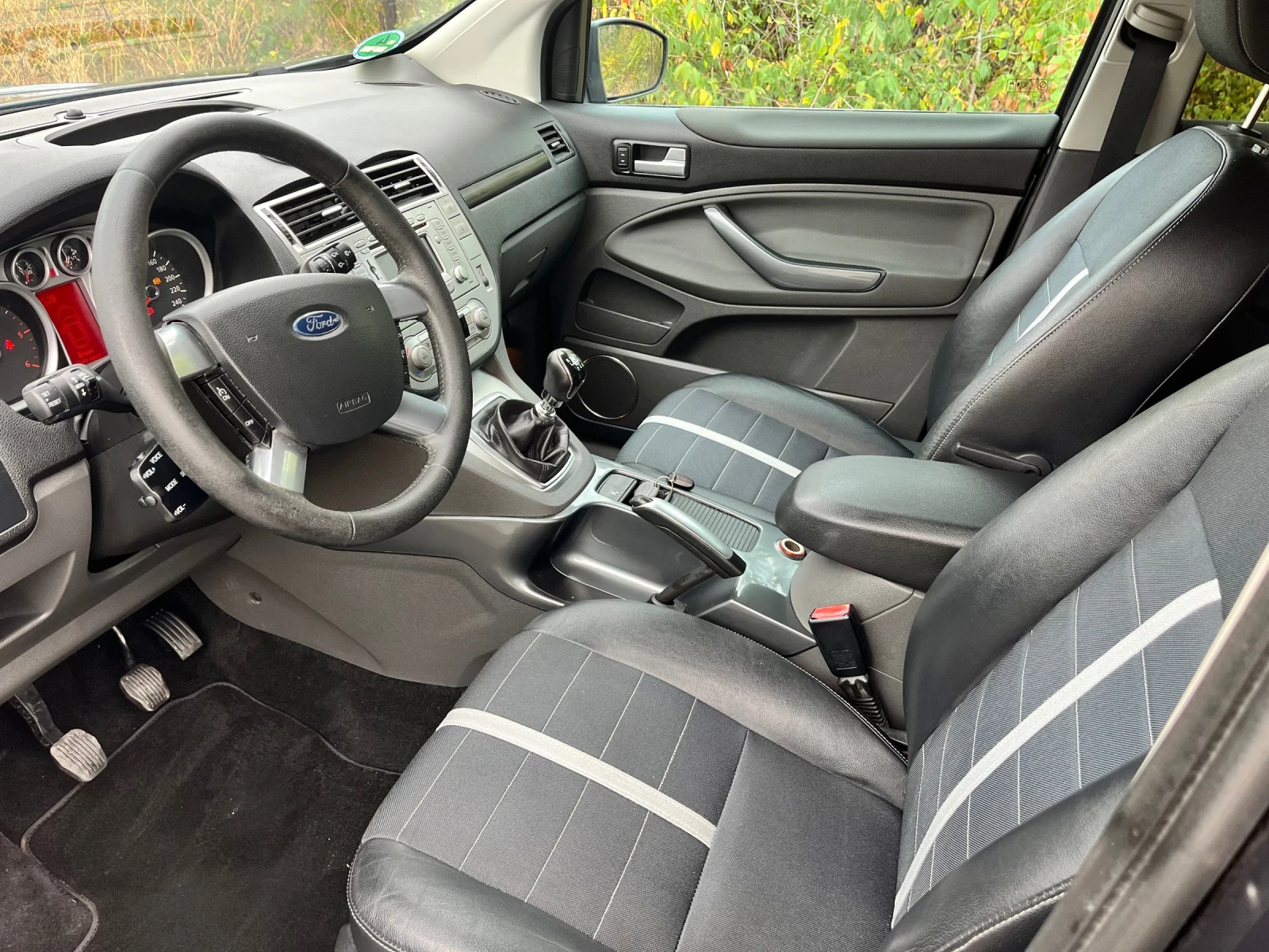 Ford Kuga 2.0D 140k.c.4X4 КЛИМА ВНОС-ГЕРМАНИЯ ТОП СЪСТОЯНИЕ - изображение 7 | Auto.bg Ford Kuga 2.0D 140k.c.4X4 КЛИМА ВНОС-ГЕРМАНИЯ ТОП СЪСТОЯНИЕ - изображение 7