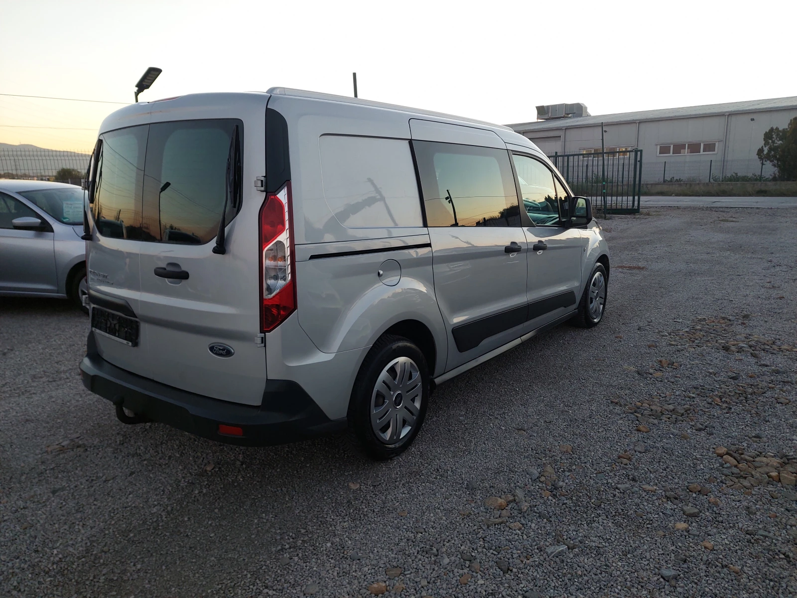 Ford Connect Transit Connect 1, 5 TDCi "Trend" - изображение 5 | Auto.bg Ford Connect Transit Connect 1, 5 TDCi "Trend" - изображение 5