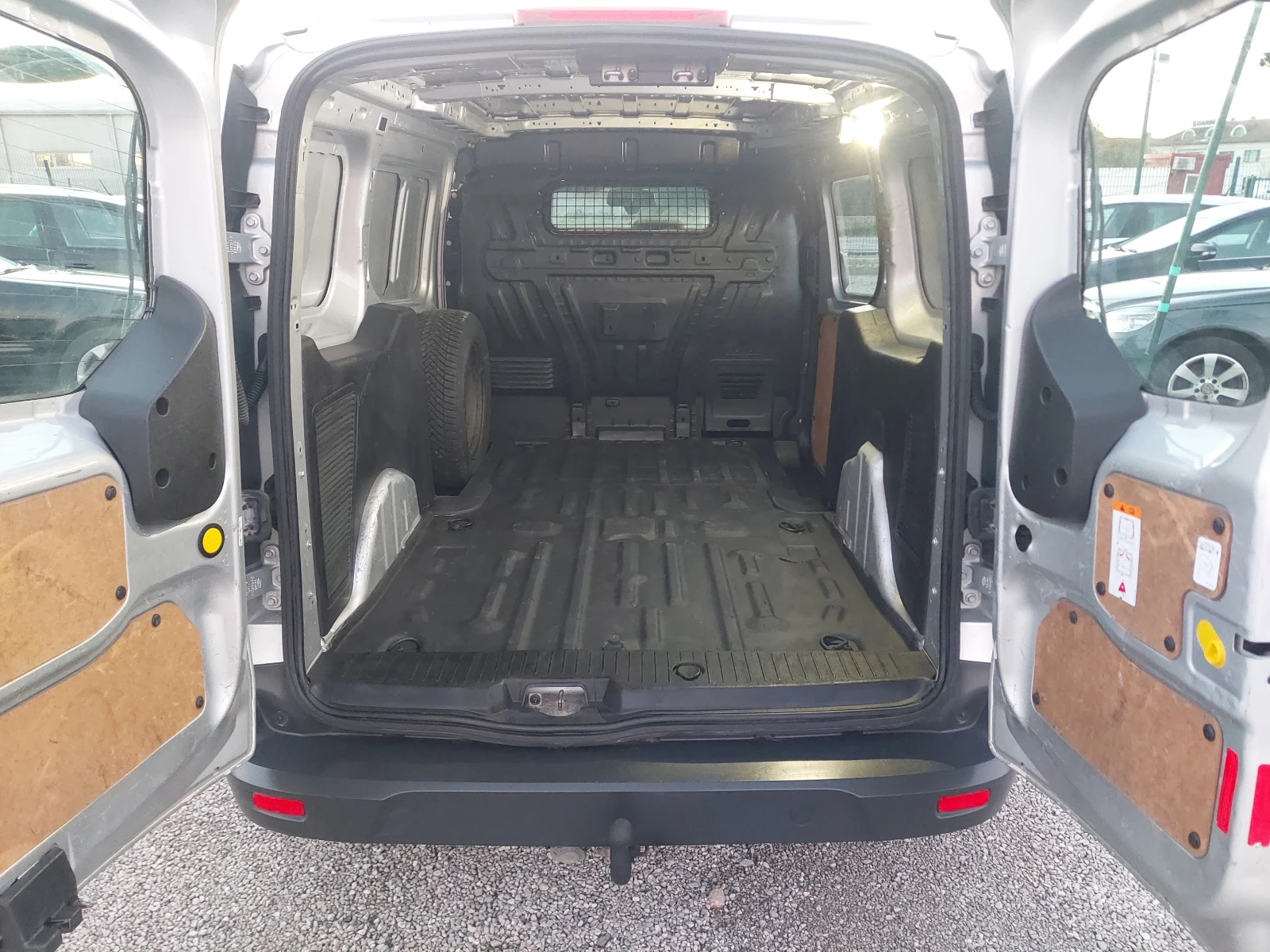 Ford Connect Transit Connect 1, 5 TDCi "Trend" - изображение 9 | Auto.bg Ford Connect Transit Connect 1, 5 TDCi "Trend" - изображение 9