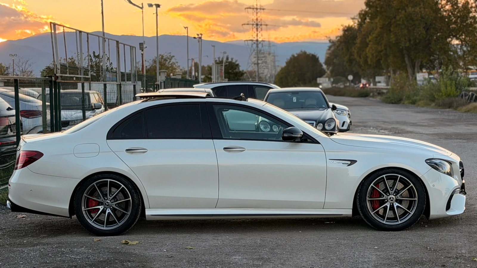 Mercedes-Benz E 63 AMG S= 4Matic+ = Individual Edition= HUD= Distronic= B - изображение 4 | Auto.bg Mercedes-Benz E 63 AMG S= 4Matic+ = Individual Edition= HUD= Distronic= B - изображение 4