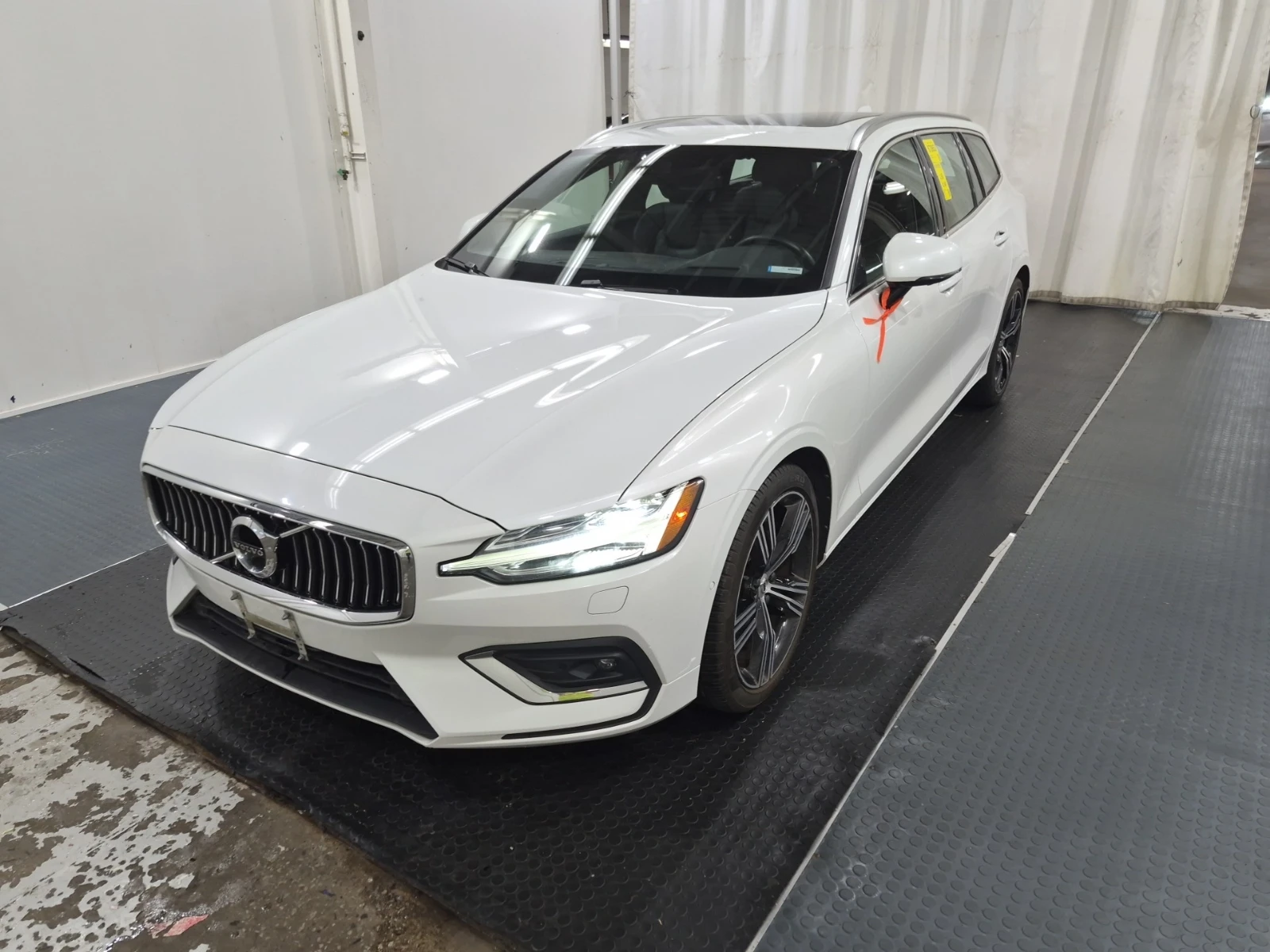 Volvo V60 T6 Inscription AWD | Auto.bg — изображение 1 Volvo V60 T6 Inscription AWD | Auto.bg — изображение 1