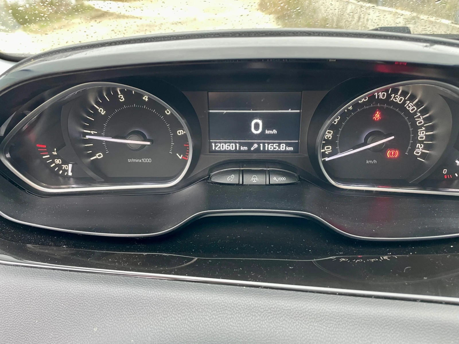 Peugeot 208 1.2 pure tech Allure Full - изображение 9 | Auto.bg Peugeot 208 1.2 pure tech Allure Full - изображение 9