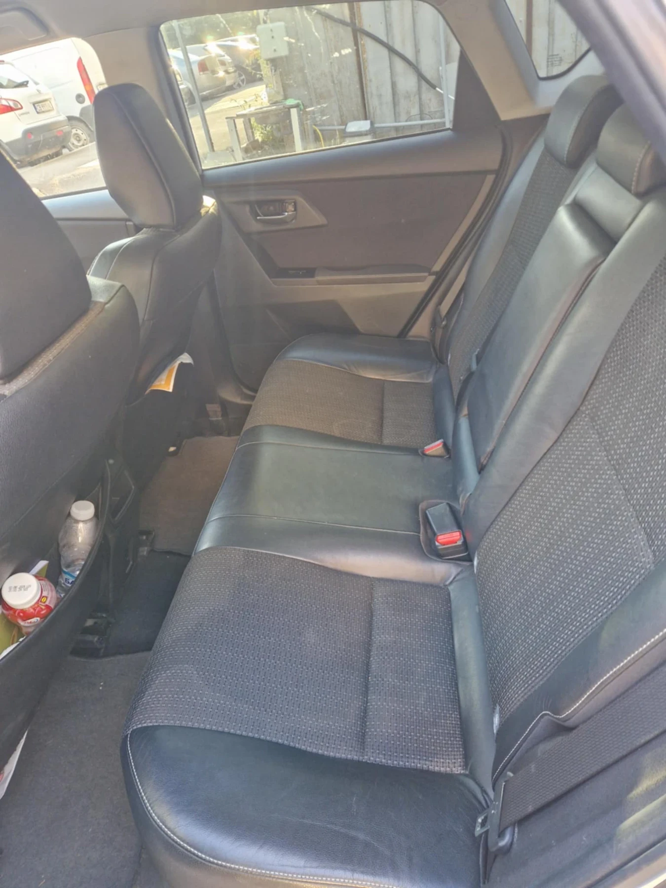 Toyota Auris 1.8 Hybrid  - изображение 9 | Auto.bg Toyota Auris 1.8 Hybrid  - изображение 9