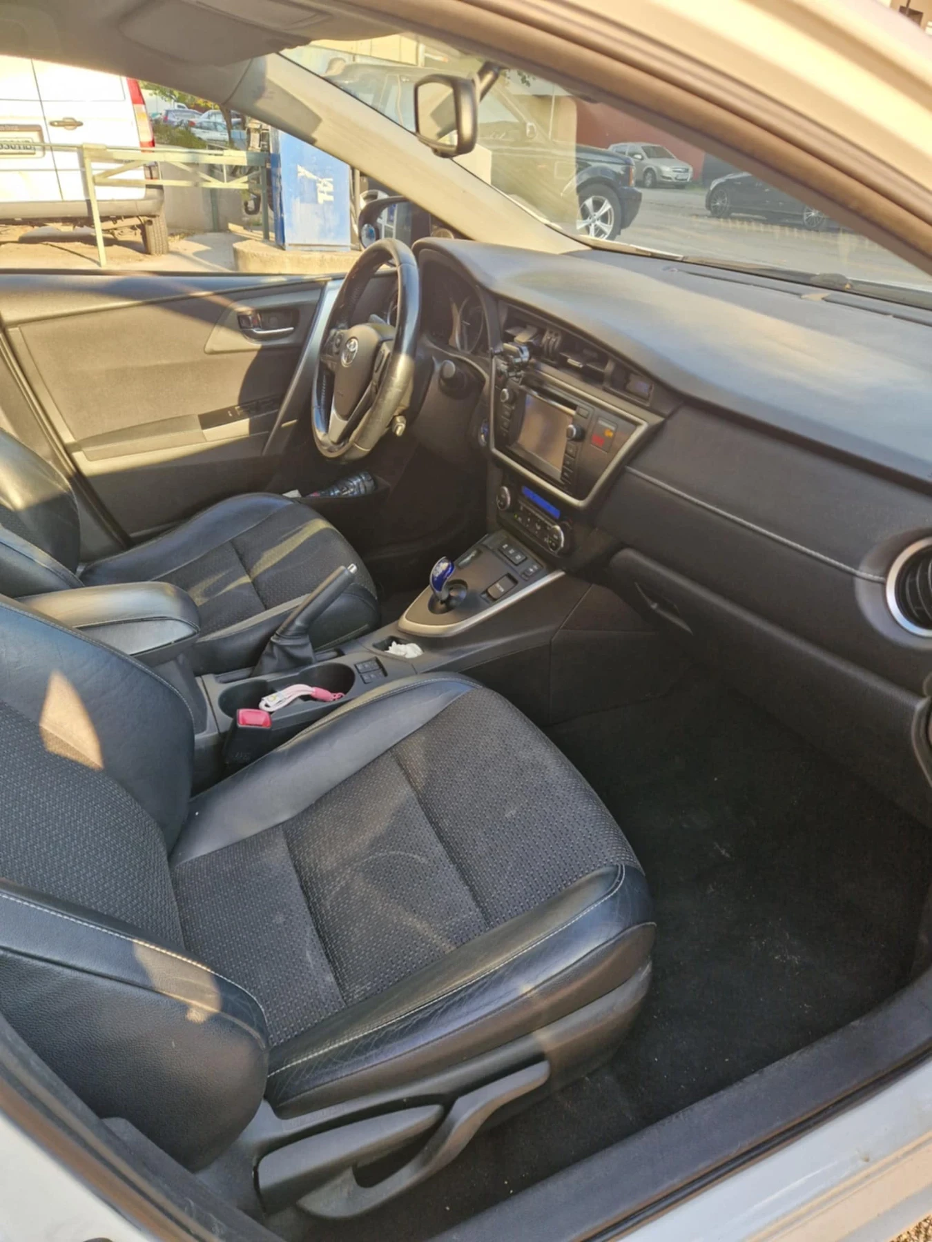 Toyota Auris 1.8 Hybrid  - изображение 6 | Auto.bg Toyota Auris 1.8 Hybrid  - изображение 6