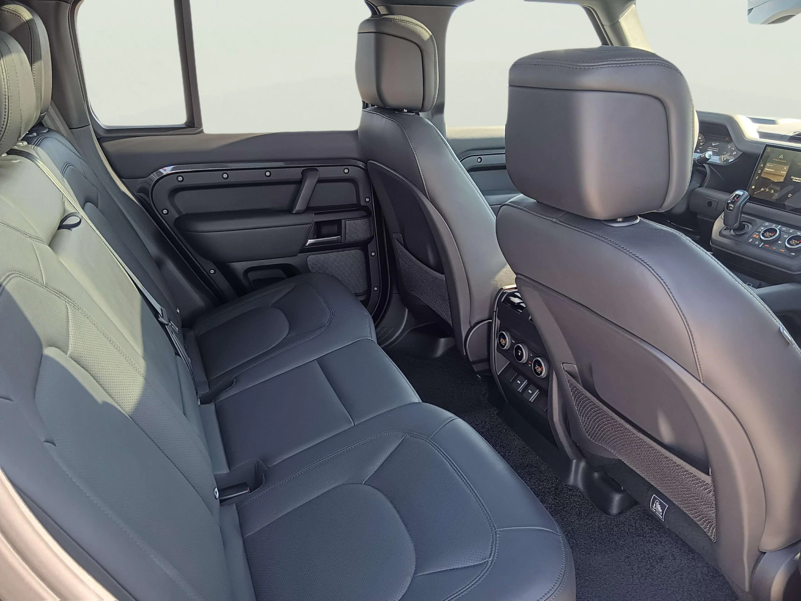 Land Rover Defender 5.0 V8 - изображение 9 | Auto.bg Land Rover Defender 5.0 V8 - изображение 9