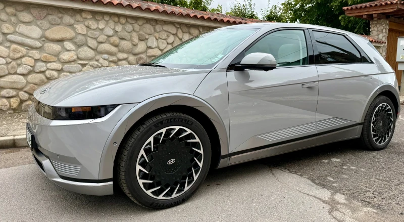 Hyundai Ioniq 5 4x4 HTRAC 77.4 kWh Premium/ 360 camera - 69500 лв. / 35534.79 € - 90475599 1 | Car24.bg Hyundai Ioniq 5 4x4 HTRAC 77.4 kWh Premium/ 360 camera - 69500 лв. / 35534.79 € - 90475599 1