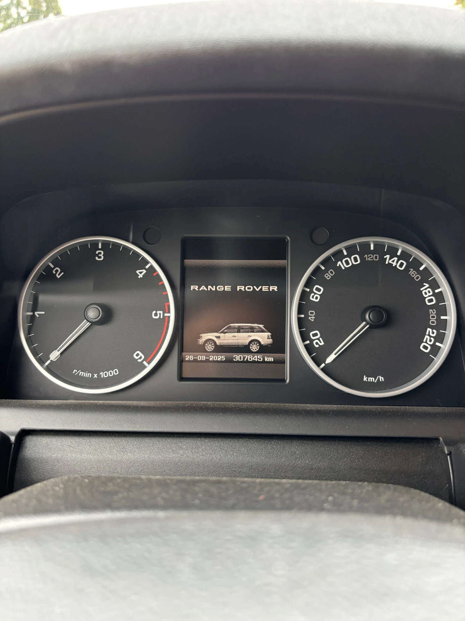 Land Rover Range Rover Sport 3.0 HSE FACELIFT - изображение 9 | Auto.bg Land Rover Range Rover Sport 3.0 HSE FACELIFT - изображение 9