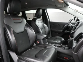 Jeep Cherokee TRAILHAWK/REMOTE START/CARPLAY/NAVI/KEYLESS/V6 - 34500 лв. / 17639.57 € - 43975549 14 | Car24.bg Jeep Cherokee TRAILHAWK/REMOTE START/CARPLAY/NAVI/KEYLESS/V6 - 34500 лв. / 17639.57 € - 43975549 14
