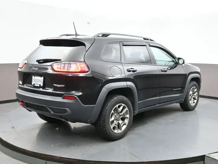 Jeep Cherokee TRAILHAWK/REMOTE START/CARPLAY/NAVI/KEYLESS/V6 - изображение 7 | Auto.bg Jeep Cherokee TRAILHAWK/REMOTE START/CARPLAY/NAVI/KEYLESS/V6 - изображение 7