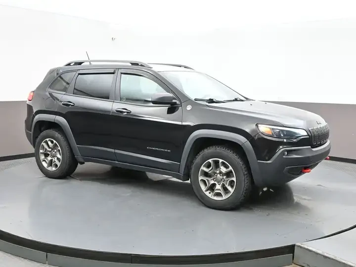 Jeep Cherokee TRAILHAWK/REMOTE START/CARPLAY/NAVI/KEYLESS/V6 - изображение 2 | Auto.bg Jeep Cherokee TRAILHAWK/REMOTE START/CARPLAY/NAVI/KEYLESS/V6 - изображение 2