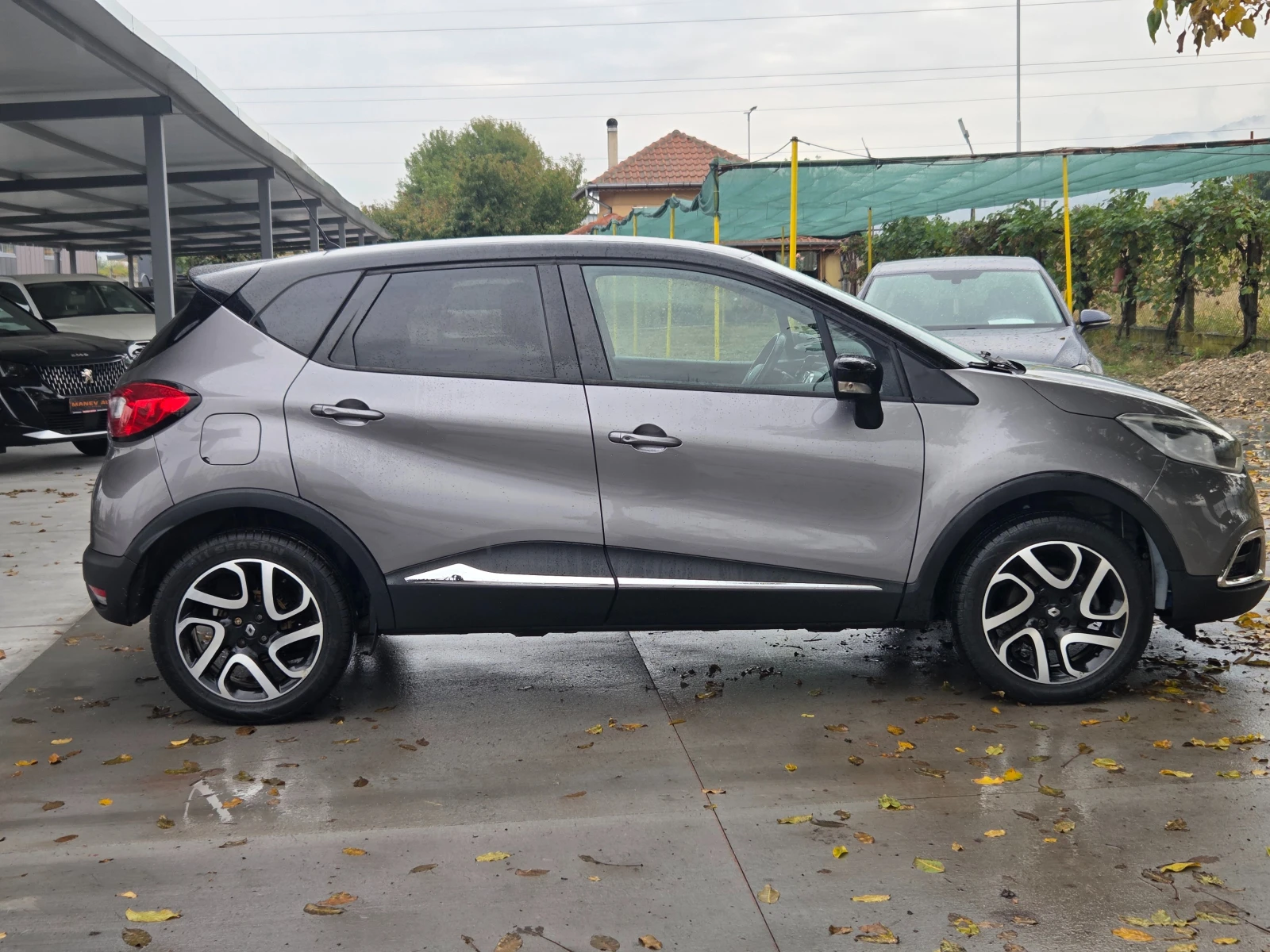 Renault Captur 1.2 AVTOMATIK* * KAMERA* * START-STOP* * LED - изображение 4 | Auto.bg Renault Captur 1.2 AVTOMATIK* * KAMERA* * START-STOP* * LED - изображение 4