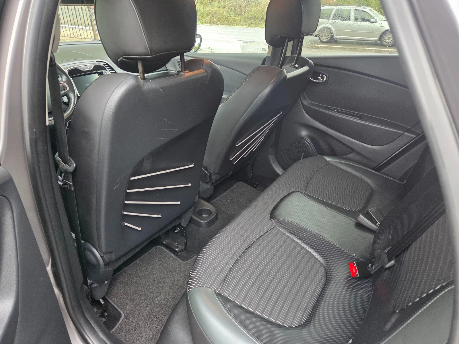 Renault Captur 1.2 AVTOMATIK* * KAMERA* * START-STOP* * LED - изображение 8 | Auto.bg Renault Captur 1.2 AVTOMATIK* * KAMERA* * START-STOP* * LED - изображение 8