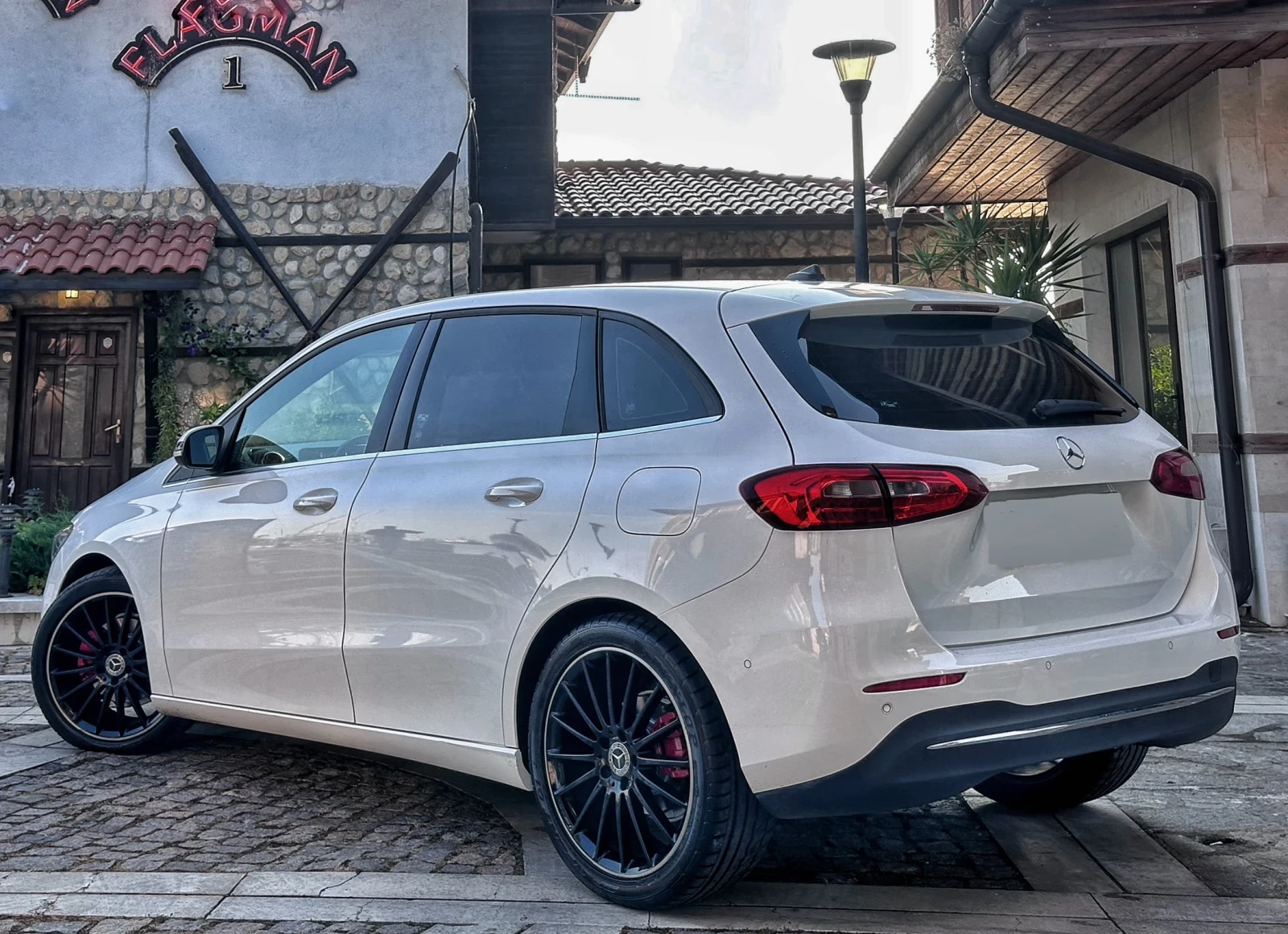 Mercedes-Benz B 200 d Sport Line 8DCT Automatic - изображение 4 | Auto.bg Mercedes-Benz B 200 d Sport Line 8DCT Automatic - изображение 4