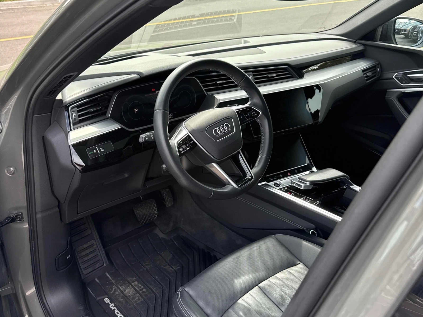 Audi E-Tron Technik * * CARFAX * * АВТО КРЕДИТ * *  - изображение 6 | Auto.bg Audi E-Tron Technik * * CARFAX * * АВТО КРЕДИТ * *  - изображение 6