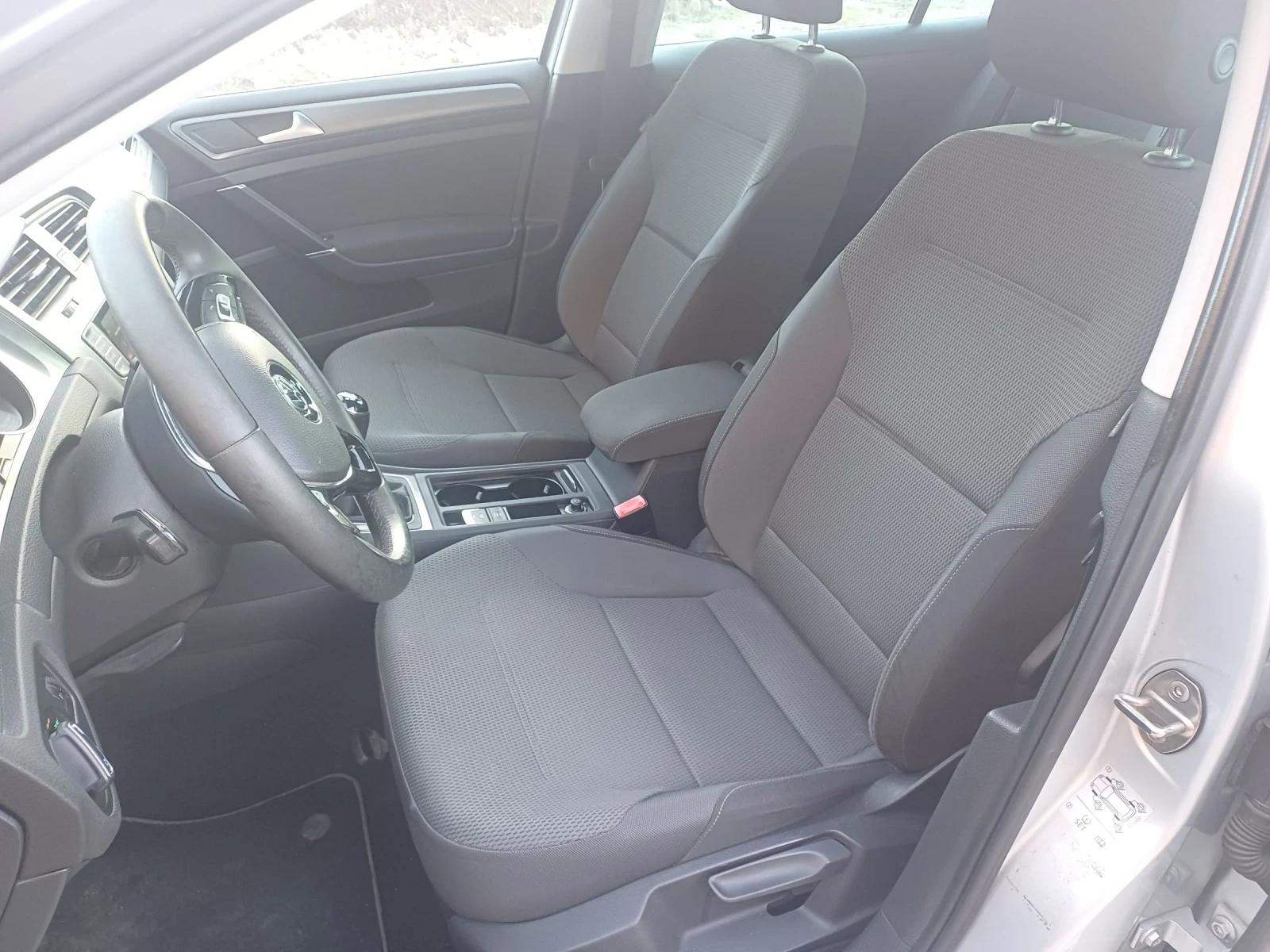 VW Golf 1.6 110 панорама - изображение 7 | Auto.bg VW Golf 1.6 110 панорама - изображение 7