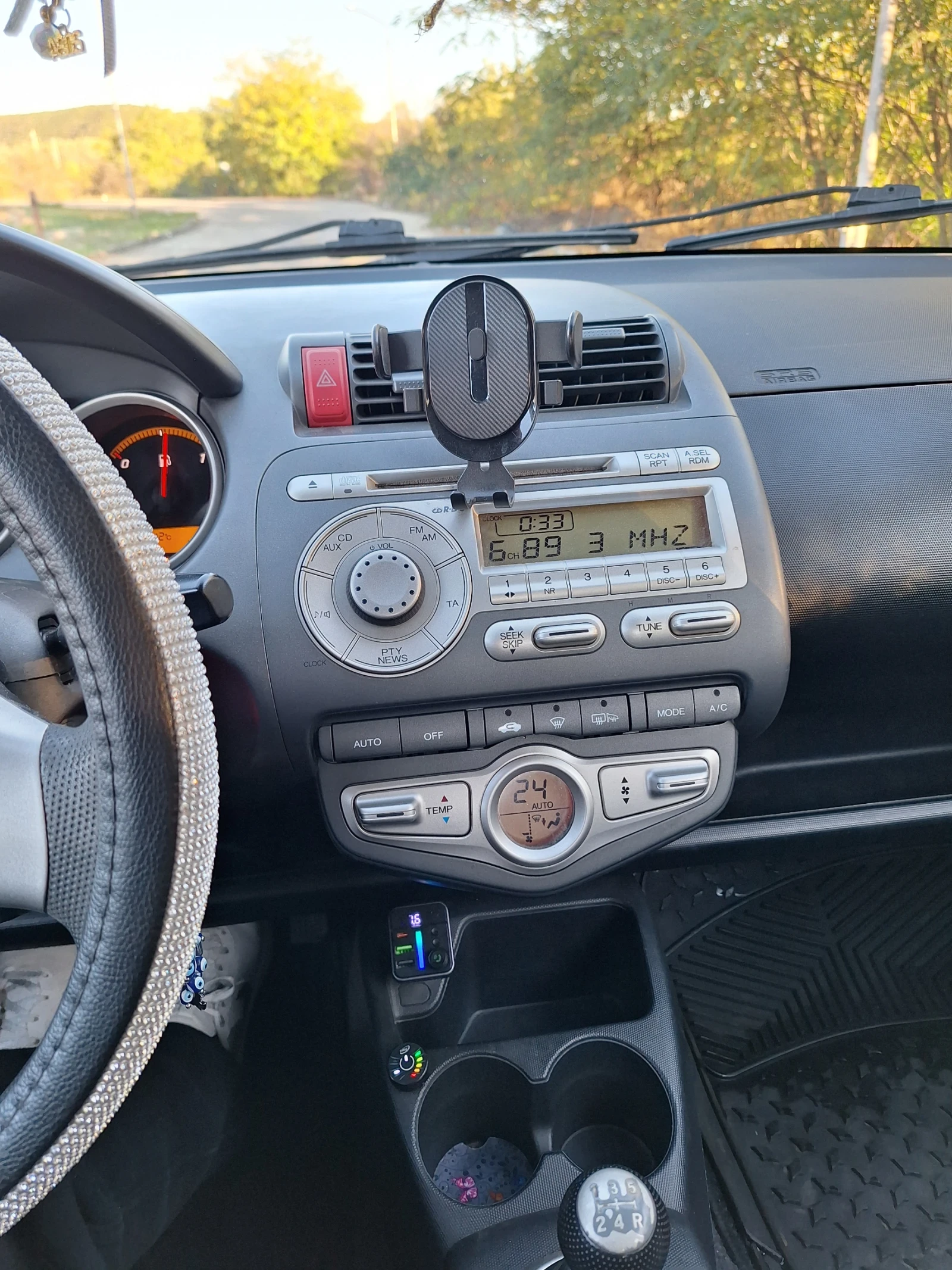 Honda Jazz 1.4 кубика 83 конски сили - изображение 9 | Auto.bg Honda Jazz 1.4 кубика 83 конски сили - изображение 9