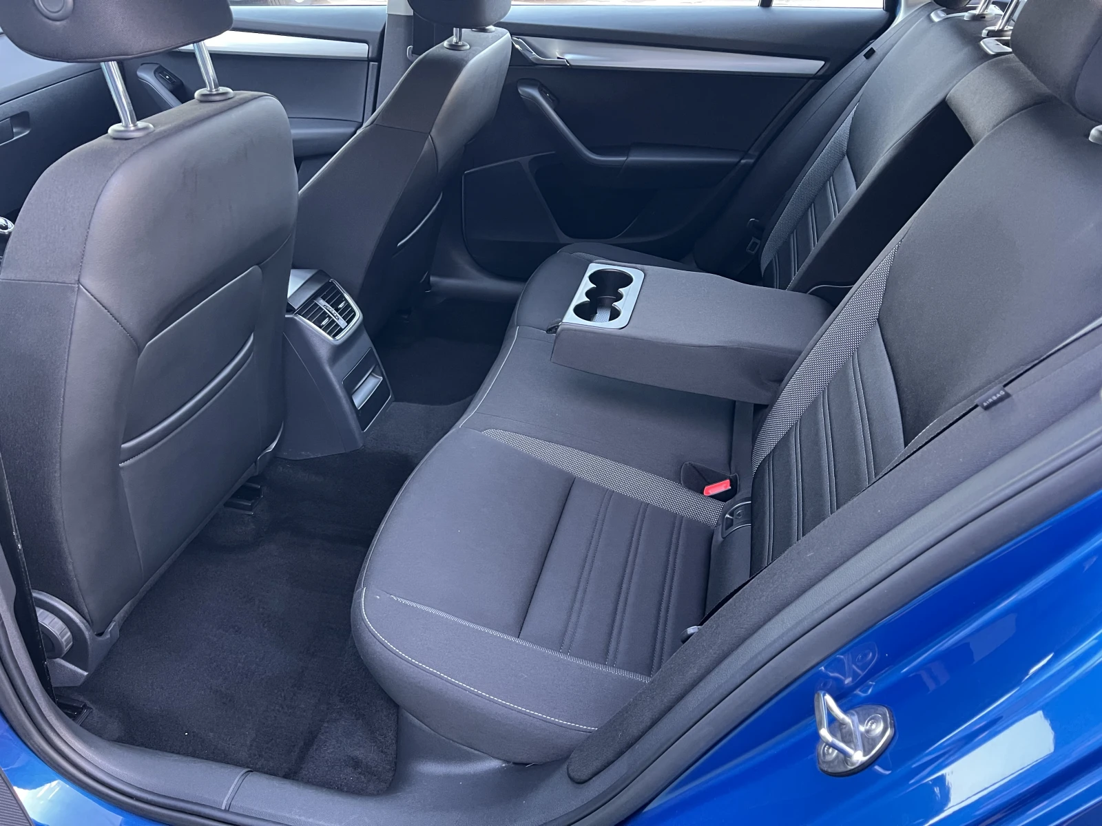 Skoda Octavia AMBITION/1.6TDI/116K.C./5MT/N1 - изображение 10 | Auto.bg Skoda Octavia AMBITION/1.6TDI/116K.C./5MT/N1 - изображение 10