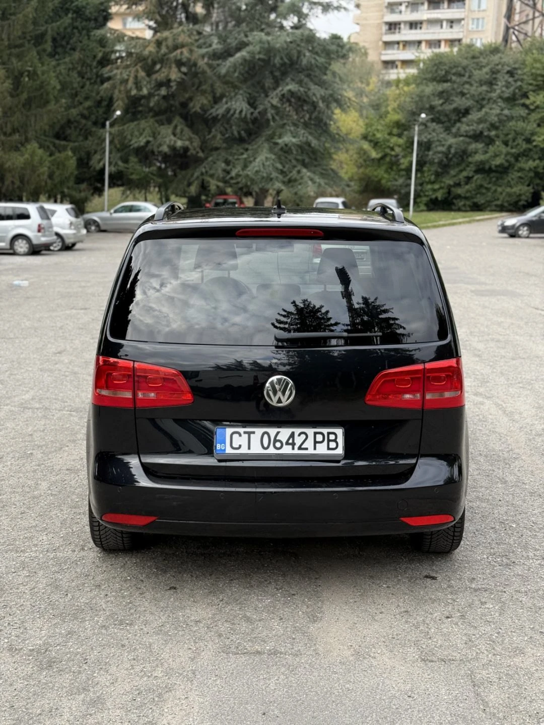 VW Touran 2.0TDI-140КС, DSG, АВТОПИЛОТ, НАВИ, 2012г - изображение 5 | Auto.bg VW Touran 2.0TDI-140КС, DSG, АВТОПИЛОТ, НАВИ, 2012г - изображение 5