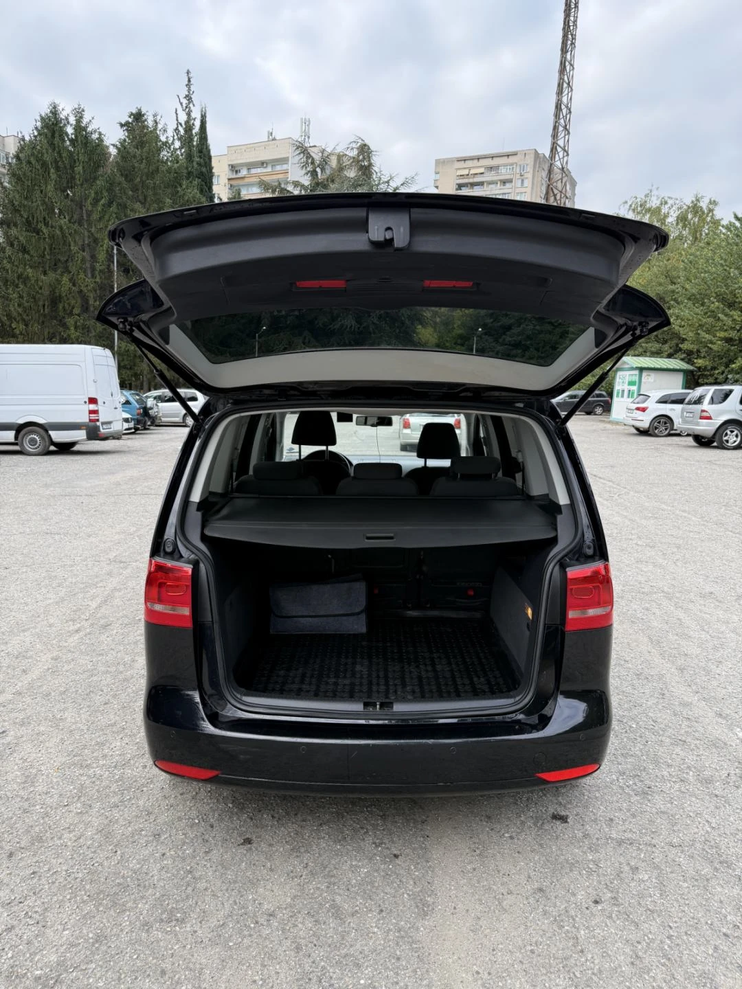 VW Touran 2.0TDI-140КС, DSG, АВТОПИЛОТ, НАВИ, 2012г - изображение 7 | Auto.bg VW Touran 2.0TDI-140КС, DSG, АВТОПИЛОТ, НАВИ, 2012г - изображение 7