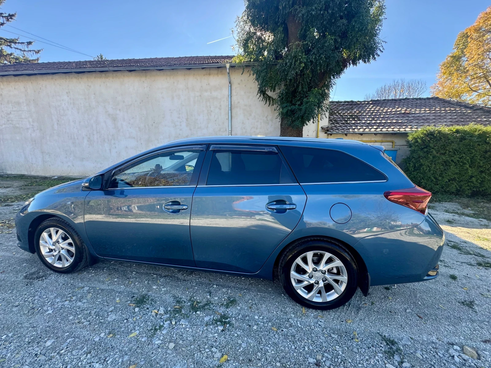 Toyota Auris Touring Sports Hybrid - изображение 6 | Auto.bg Toyota Auris Touring Sports Hybrid - изображение 6