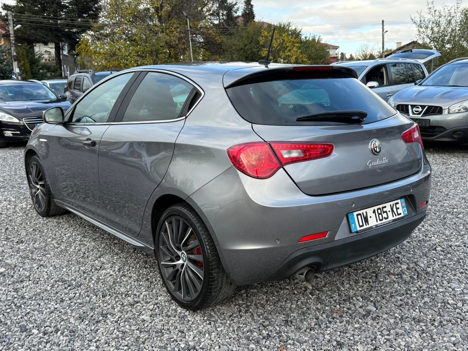 Alfa Romeo Giulietta QV-line 1.4 TB MultiAir (170 кс) EU 6    - изображение 6 | Auto.bg Alfa Romeo Giulietta QV-line 1.4 TB MultiAir (170 кс) EU 6    - изображение 6