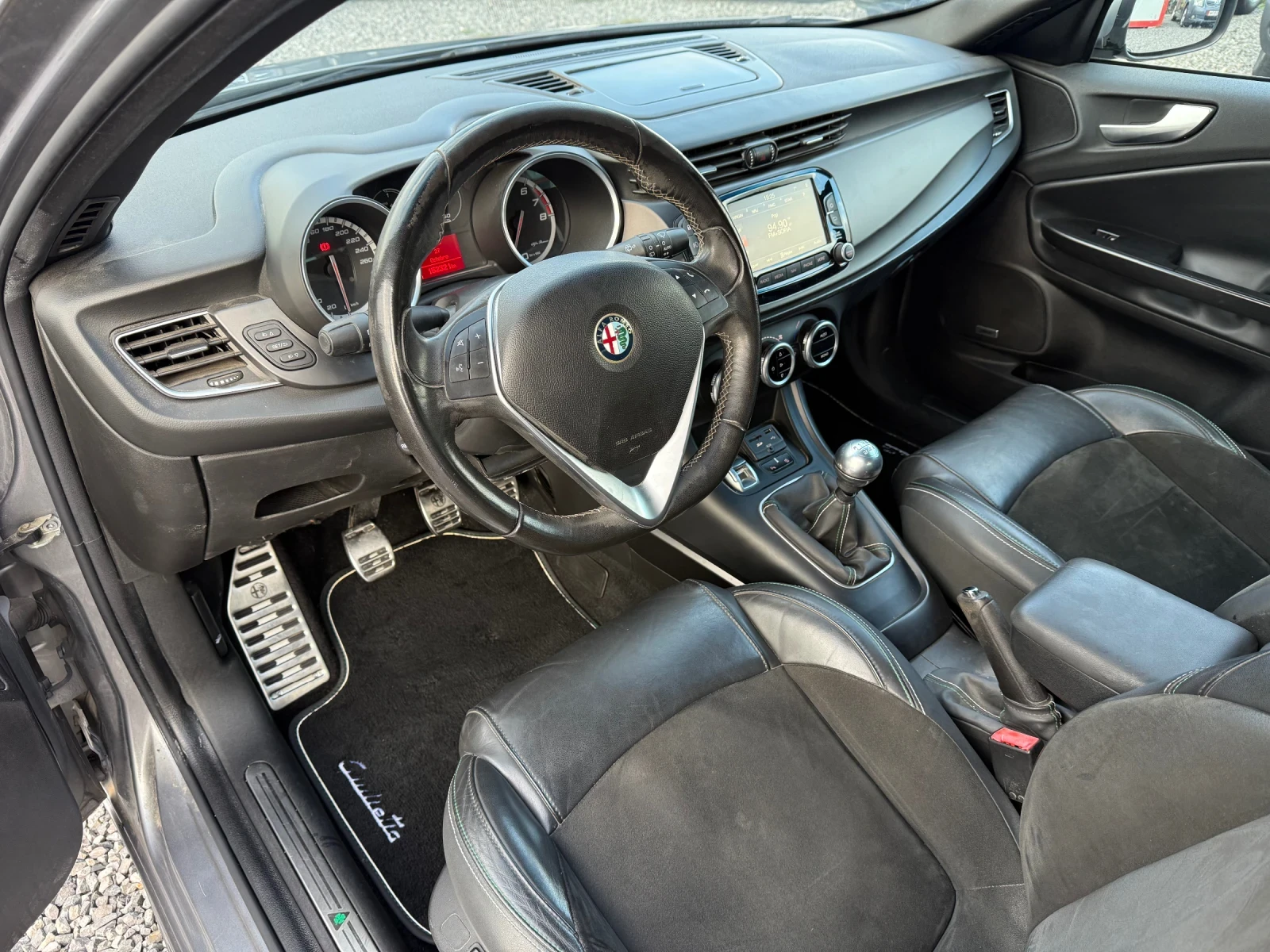 Alfa Romeo Giulietta QV-line 1.4 TB MultiAir (170 кс) EU 6    - изображение 9 | Auto.bg Alfa Romeo Giulietta QV-line 1.4 TB MultiAir (170 кс) EU 6    - изображение 9