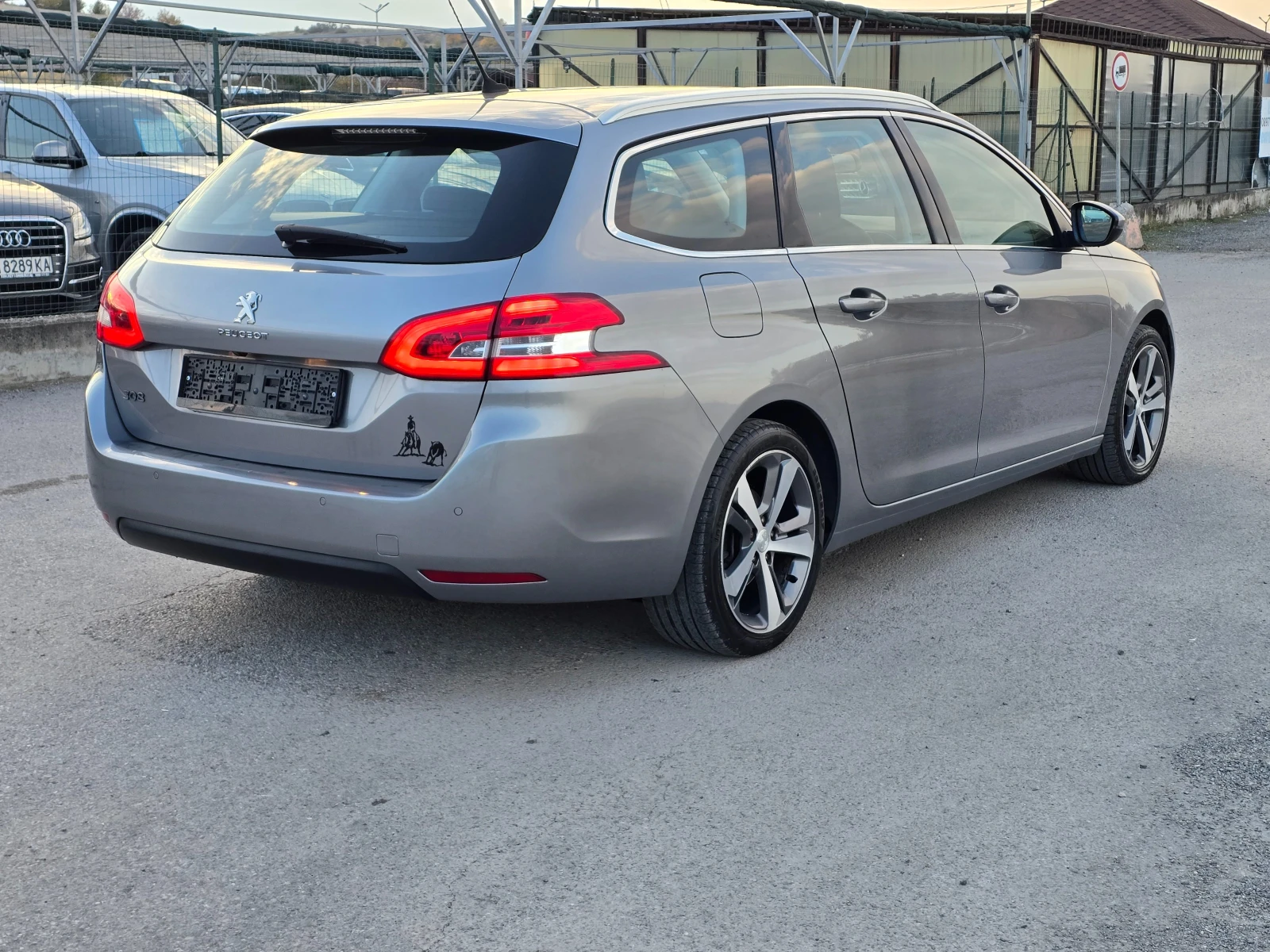 Peugeot 308 1.5 HDI/8 скорости/AUTOMAT/ALLURE/LED - изображение 4 | Auto.bg Peugeot 308 1.5 HDI/8 скорости/AUTOMAT/ALLURE/LED - изображение 4