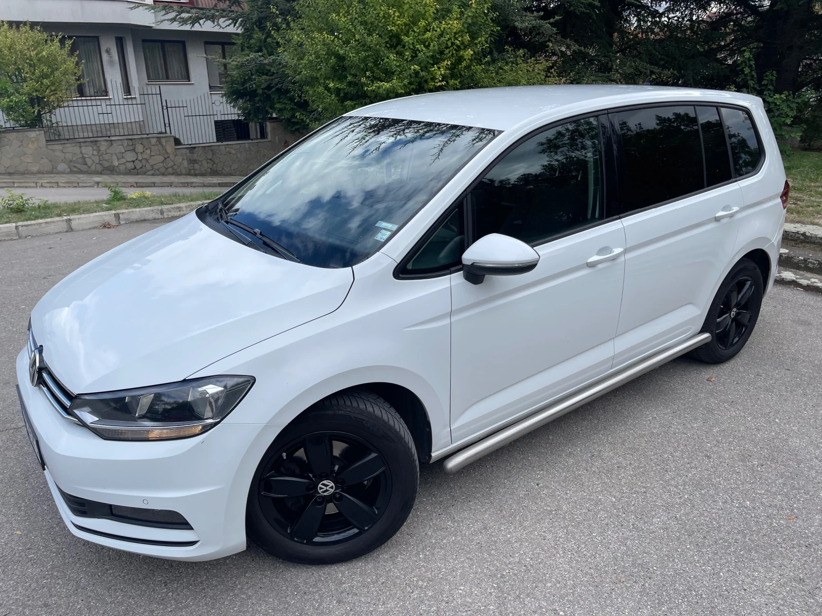 VW Touran 2.0 TDI DSG 150 к.с. - ЛИЗИНГ ОБСЛУЖЕН! - изображение 7 | Auto.bg VW Touran 2.0 TDI DSG 150 к.с. - ЛИЗИНГ ОБСЛУЖЕН! - изображение 7