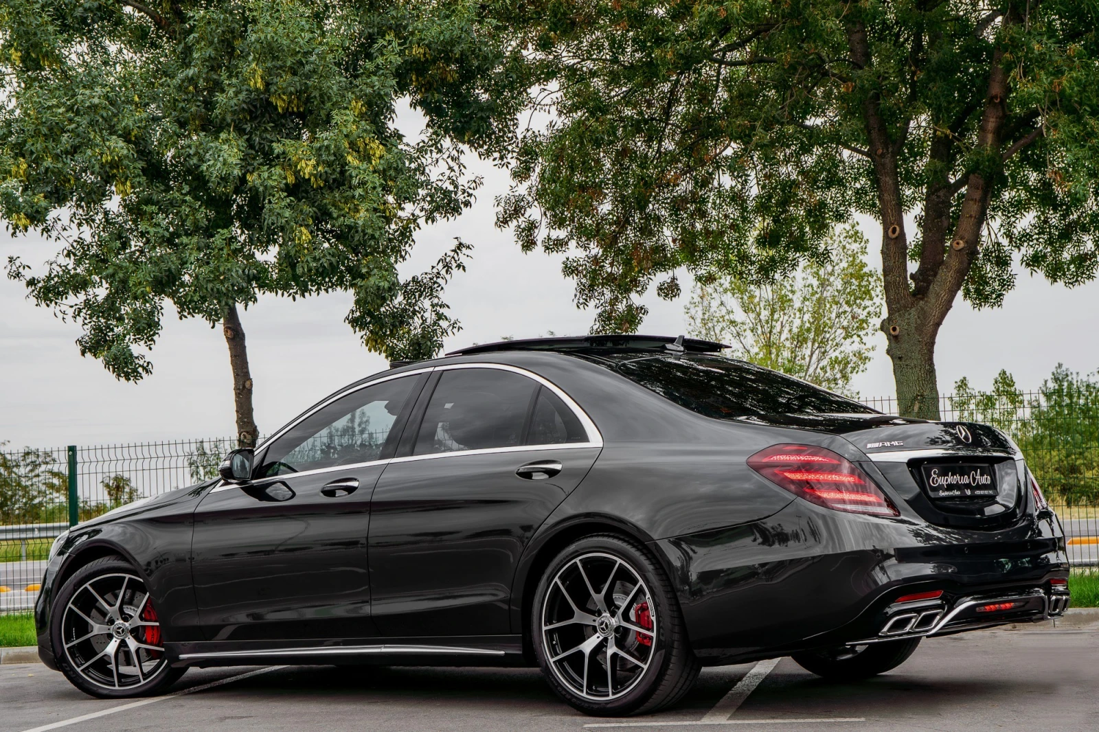 Mercedes-Benz S 350 d* 4MATIC* AMG* EXCLUSIVE* PANO* 3XTV* CARBON* FUL - изображение 3 | Auto.bg Mercedes-Benz S 350 d* 4MATIC* AMG* EXCLUSIVE* PANO* 3XTV* CARBON* FUL - изображение 3