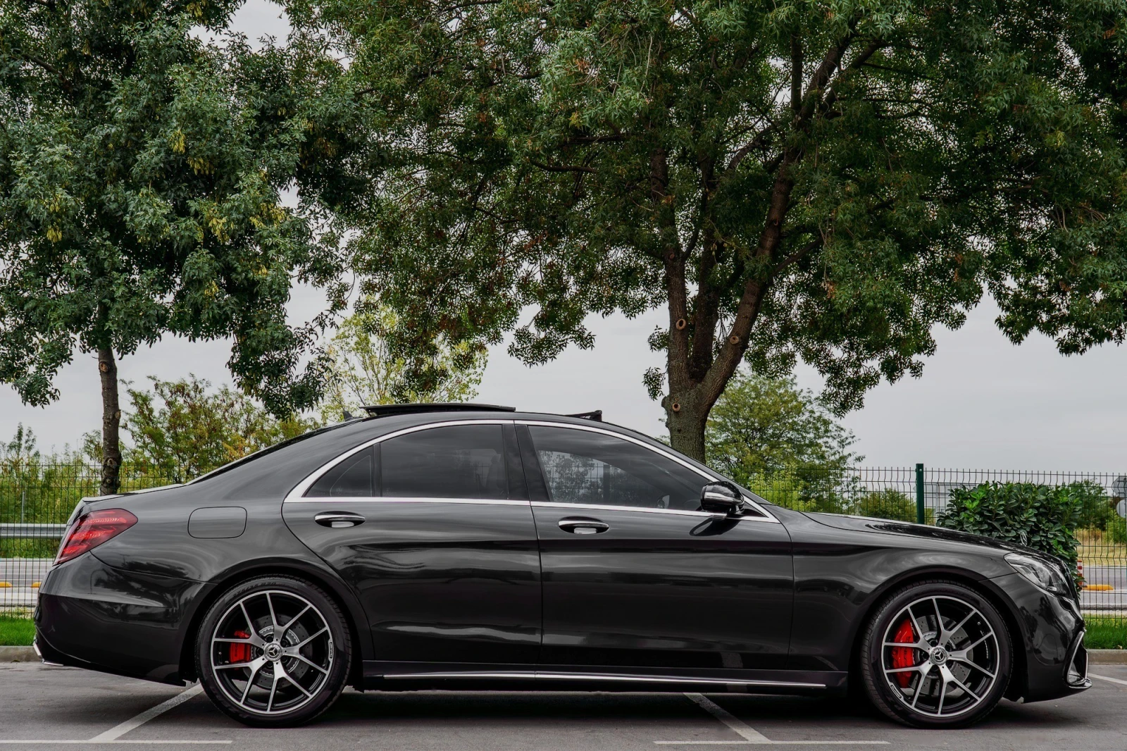 Mercedes-Benz S 350 d* 4MATIC* AMG* EXCLUSIVE* PANO* 3XTV* CARBON* FUL - изображение 6 | Auto.bg Mercedes-Benz S 350 d* 4MATIC* AMG* EXCLUSIVE* PANO* 3XTV* CARBON* FUL - изображение 6