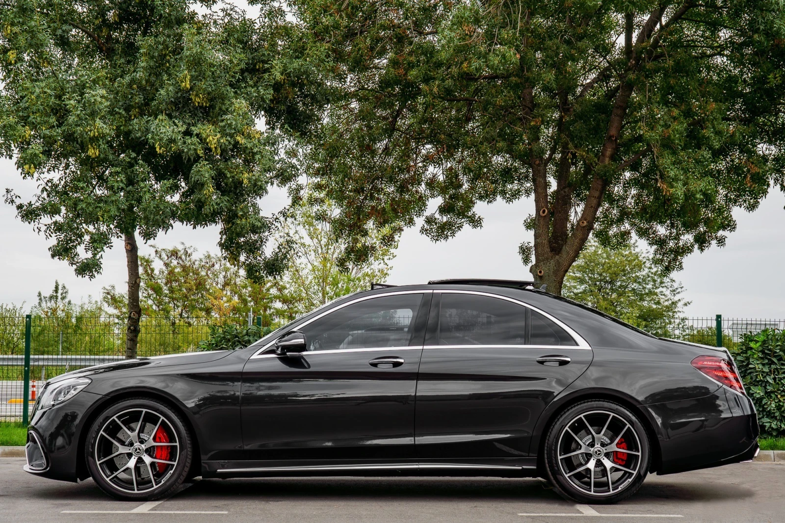 Mercedes-Benz S 350 d* 4MATIC* AMG* EXCLUSIVE* PANO* 3XTV* CARBON* FUL - изображение 2 | Auto.bg Mercedes-Benz S 350 d* 4MATIC* AMG* EXCLUSIVE* PANO* 3XTV* CARBON* FUL - изображение 2