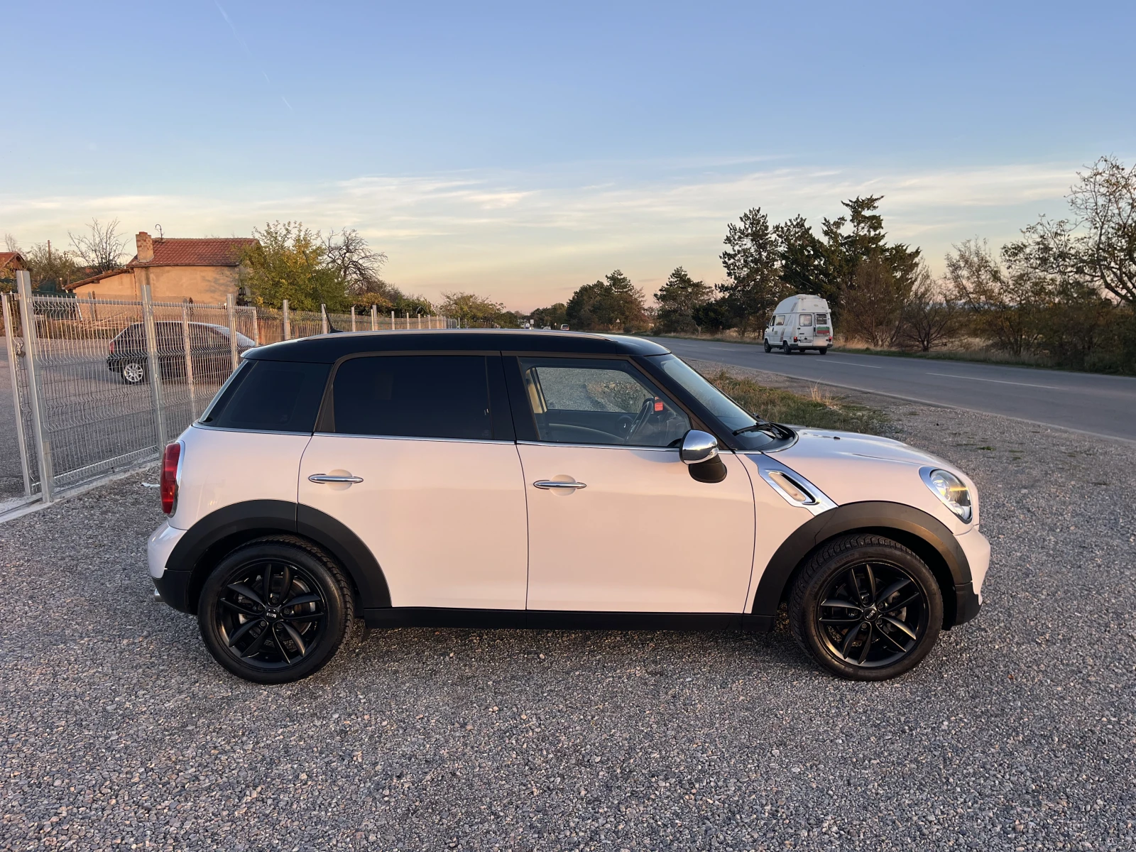 Mini Countryman 1, 6/4x4 - изображение 3 | Auto.bg Mini Countryman 1, 6/4x4 - изображение 3