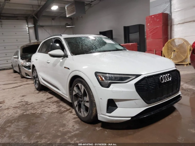 Audi E-Tron Premium Quattro - 18000 € / 35204.94 лв. - 53227778 1 | Car24.bg Audi E-Tron Premium Quattro - 18000 € / 35204.94 лв. - 53227778 1