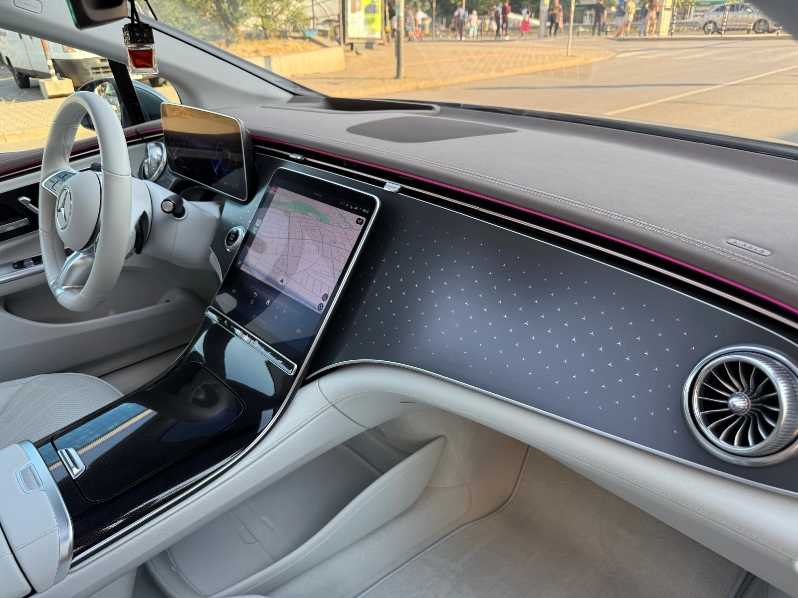 Mercedes-Benz EQE 350+ ВСИЧКИ ЕКСТРИ Бял интериор - изображение 8 | Auto.bg Mercedes-Benz EQE 350+ ВСИЧКИ ЕКСТРИ Бял интериор - изображение 8