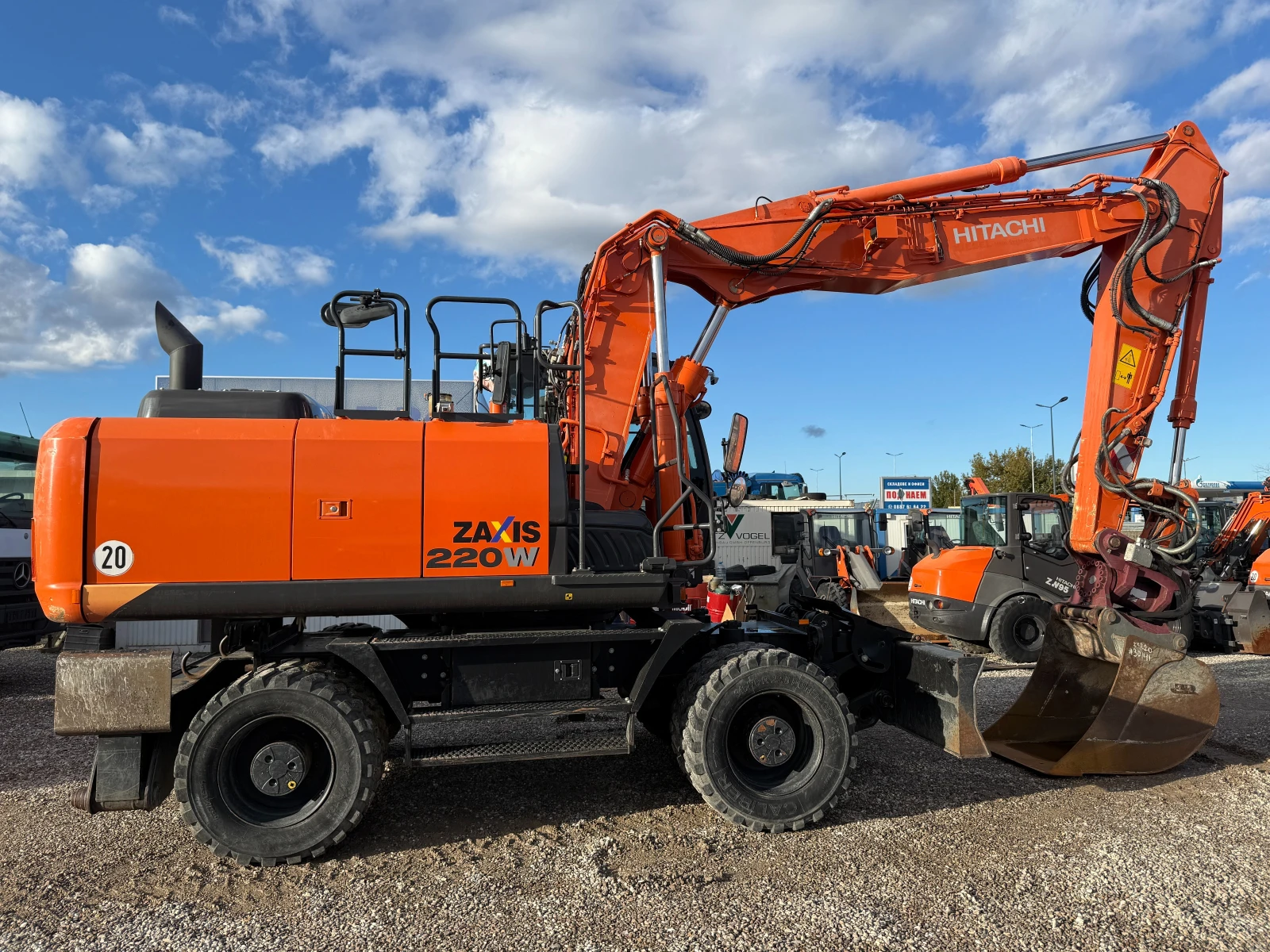 Багер Hitachi ZX 220W-5B - изображение 9 | Auto.bg Багер Hitachi ZX 220W-5B - изображение 9