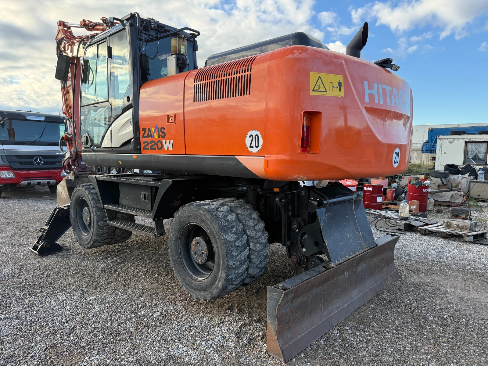 Багер Hitachi ZX 220W-5B - изображение 6 | Auto.bg Багер Hitachi ZX 220W-5B - изображение 6