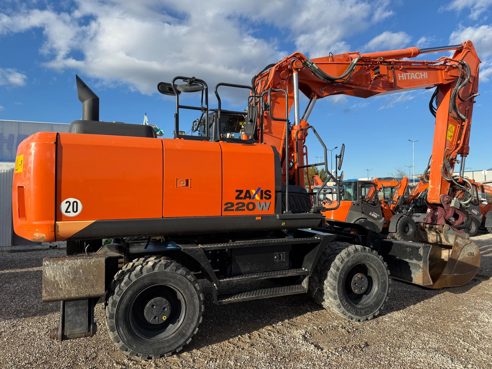 Багер Hitachi ZX 220W-5B - изображение 8 | Auto.bg Багер Hitachi ZX 220W-5B - изображение 8
