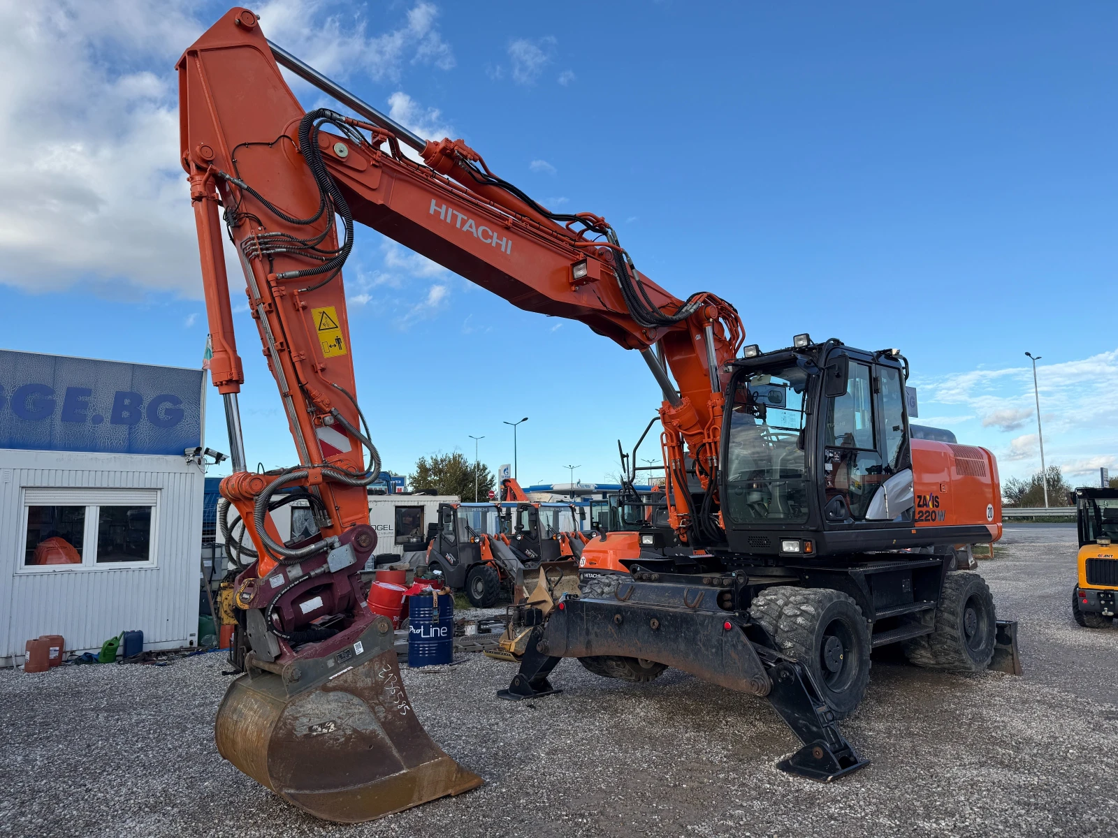Багер Hitachi ZX 220W-5B - изображение 4 | Auto.bg Багер Hitachi ZX 220W-5B - изображение 4