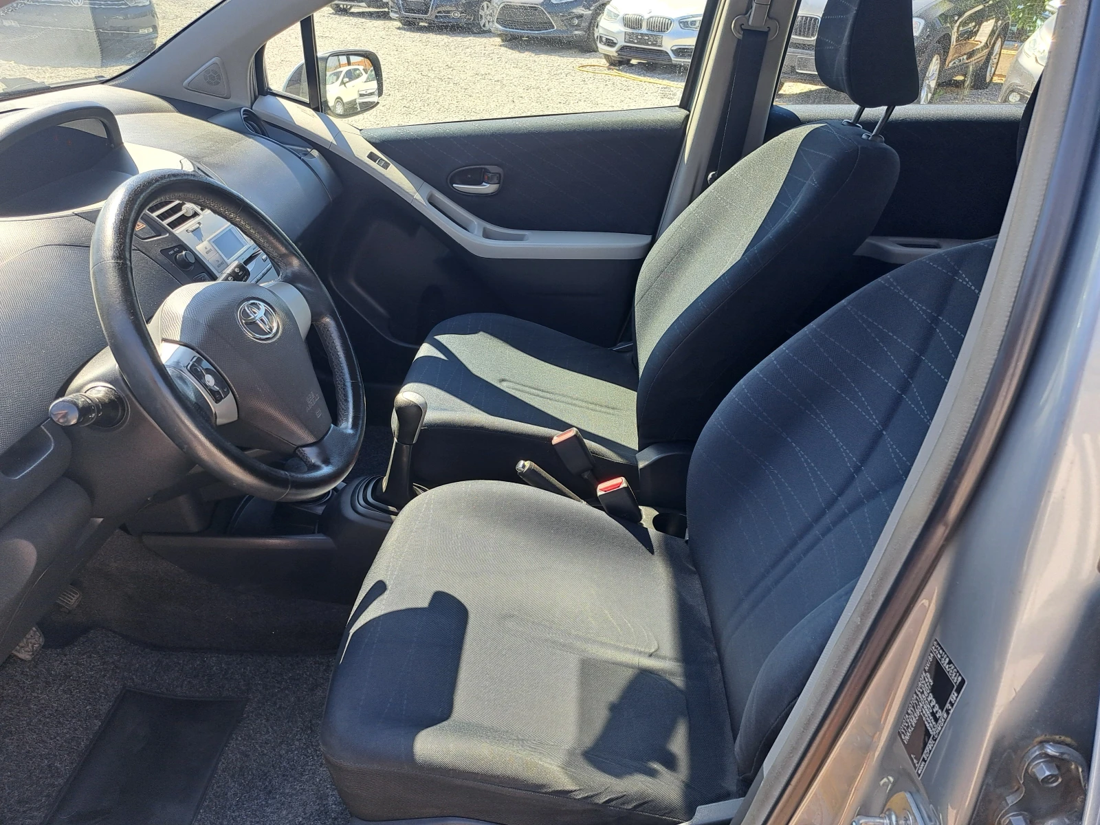 Toyota Yaris 1.3i 16V Solo - изображение 9 | Auto.bg Toyota Yaris 1.3i 16V Solo - изображение 9