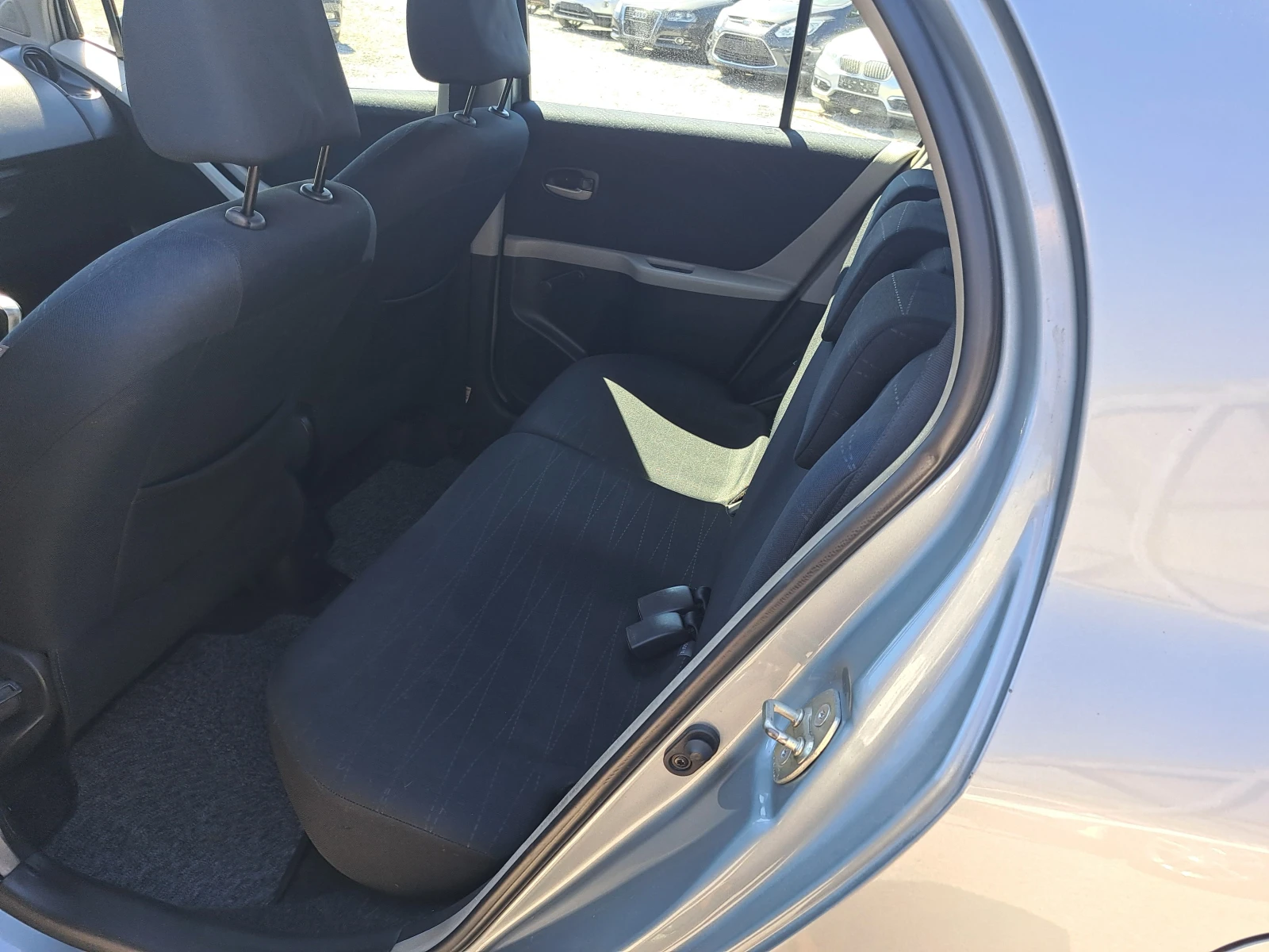 Toyota Yaris 1.3i 16V Solo - изображение 10 | Auto.bg Toyota Yaris 1.3i 16V Solo - изображение 10