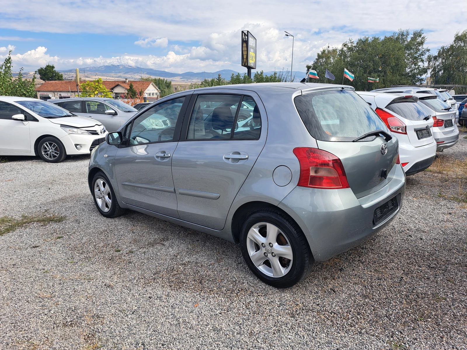 Toyota Yaris 1.3i 16V Solo - изображение 4 | Auto.bg Toyota Yaris 1.3i 16V Solo - изображение 4