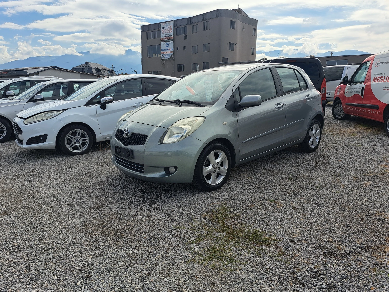 Toyota Yaris 1.3i 16V Solo - изображение 2 | Auto.bg Toyota Yaris 1.3i 16V Solo - изображение 2