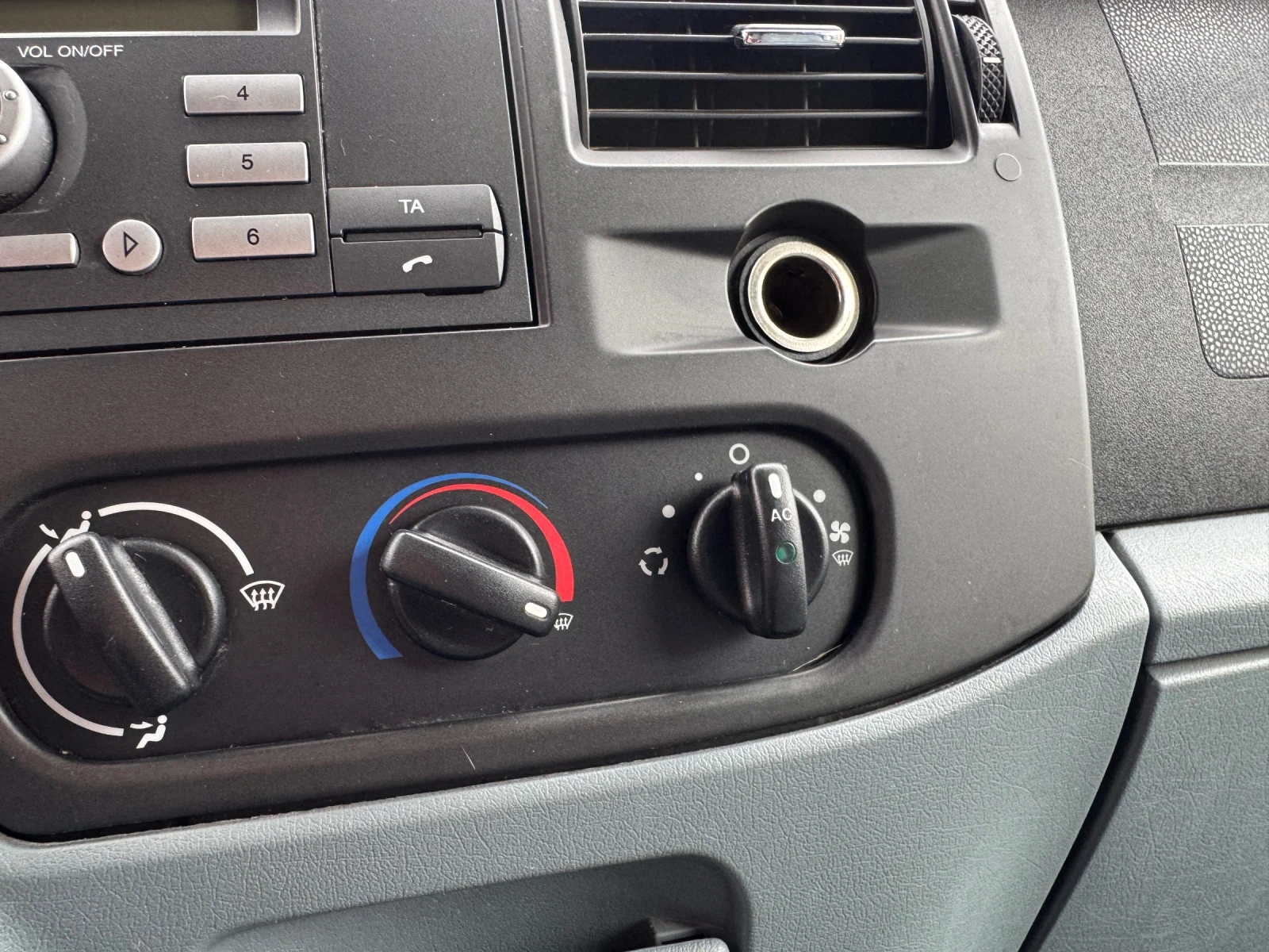 Ford Transit 2.2TDCi* Euro5* MAXI* Климатик - изображение 5 | Auto.bg Ford Transit 2.2TDCi* Euro5* MAXI* Климатик - изображение 5