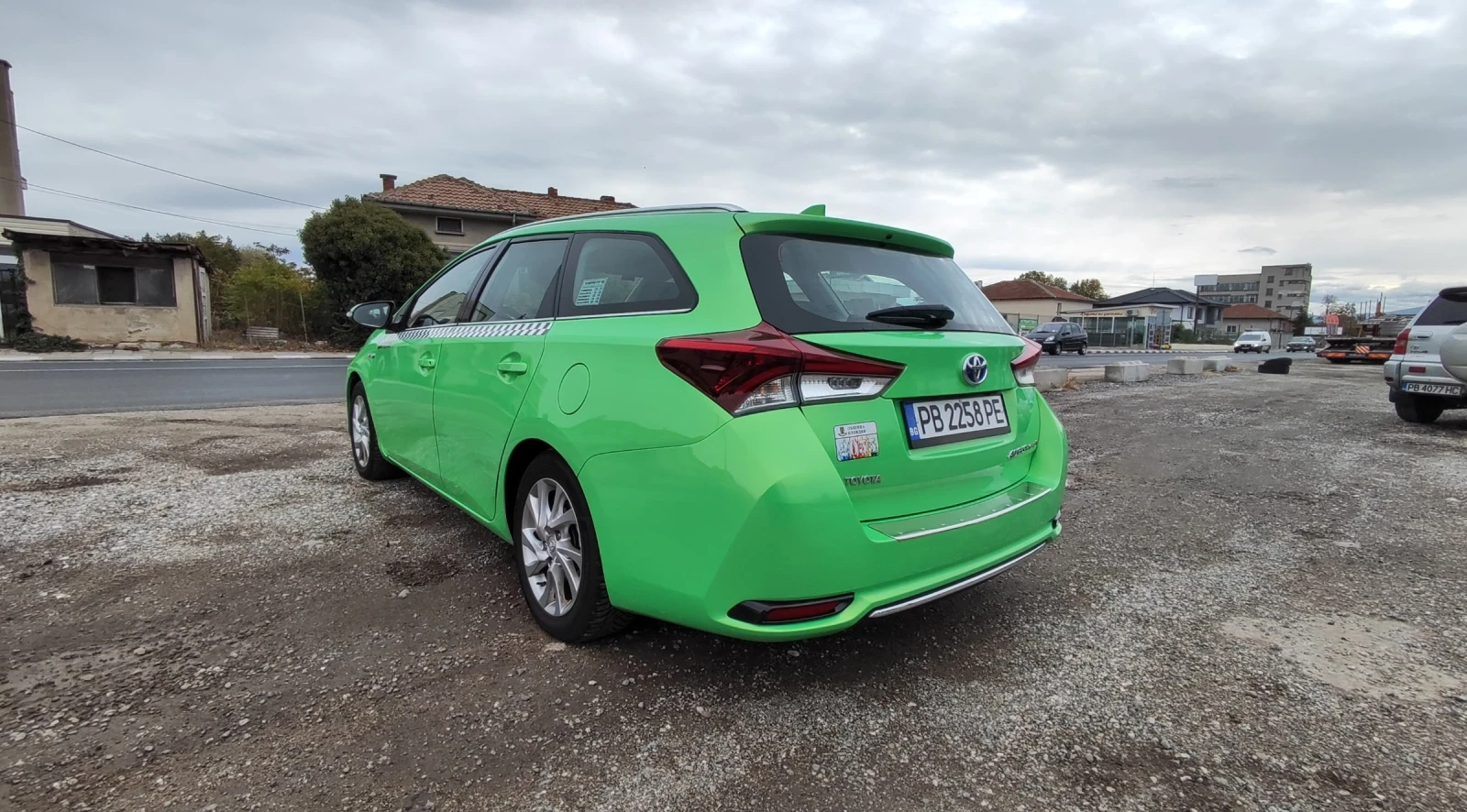 Toyota Auris Auris Hibrid - изображение 6 | Auto.bg Toyota Auris Auris Hibrid - изображение 6